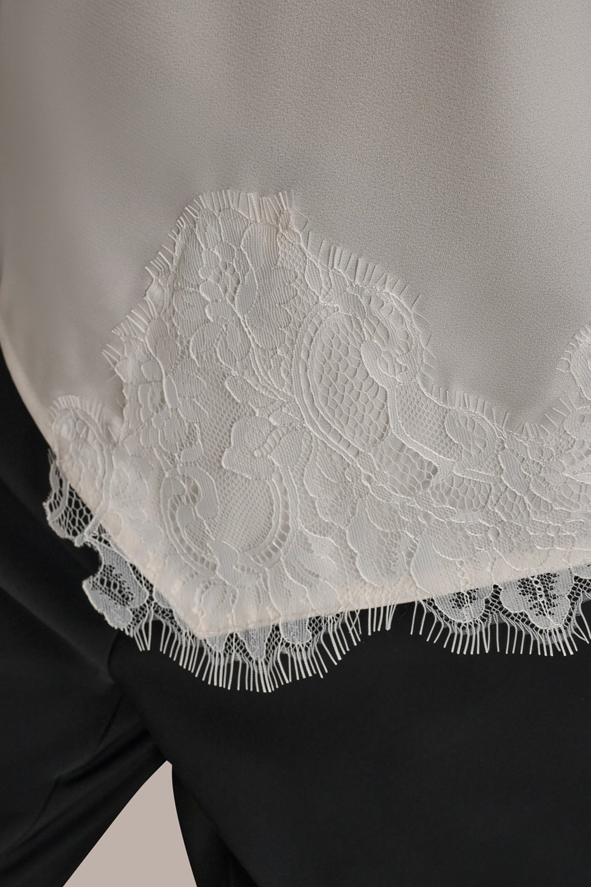 SLEEVELESS LACE-TRIM CREPE BLOUSE