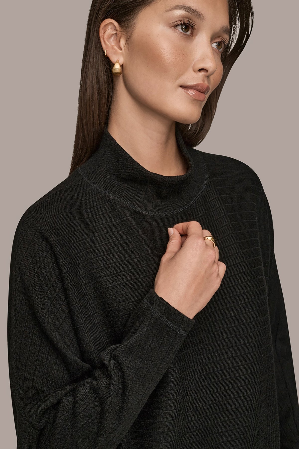 MOCK-NECK TOP