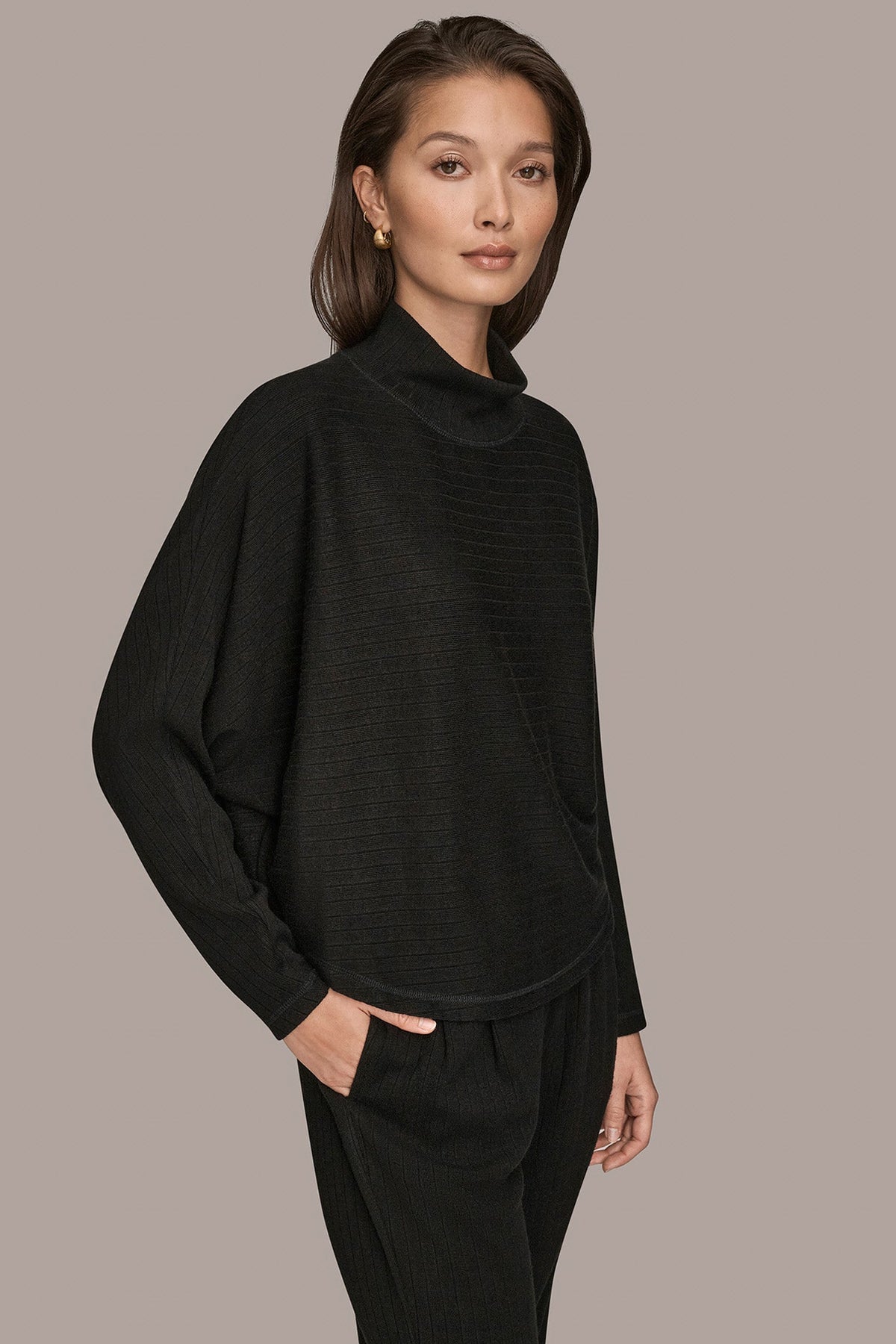 MOCK-NECK TOP
