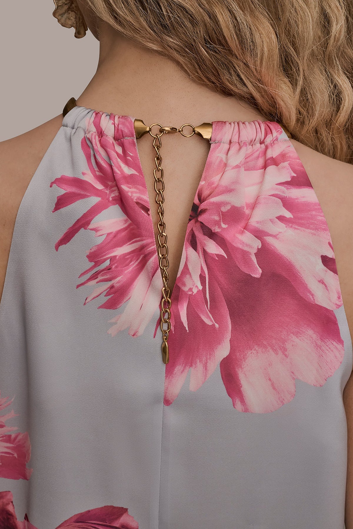 FLORAL TWIST-NECK HALTER BLOUSE