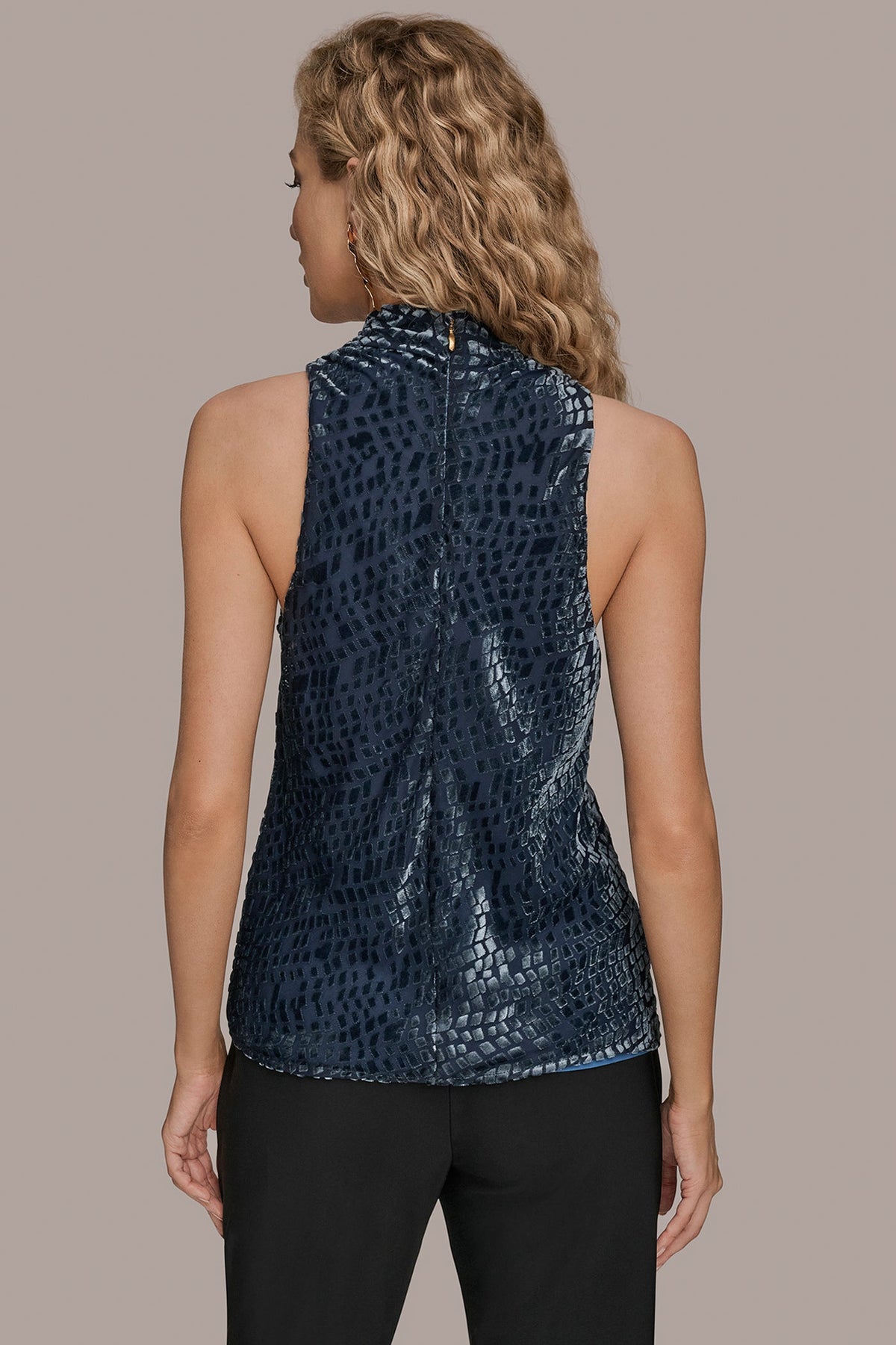 HIGH-NECK BURNOUT TOP