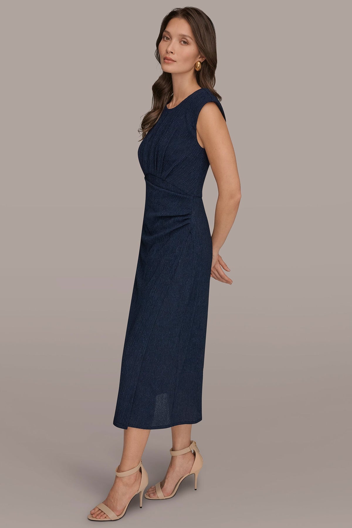 CRINKLED SLEEVELESS RUCHED MIDI DRESS