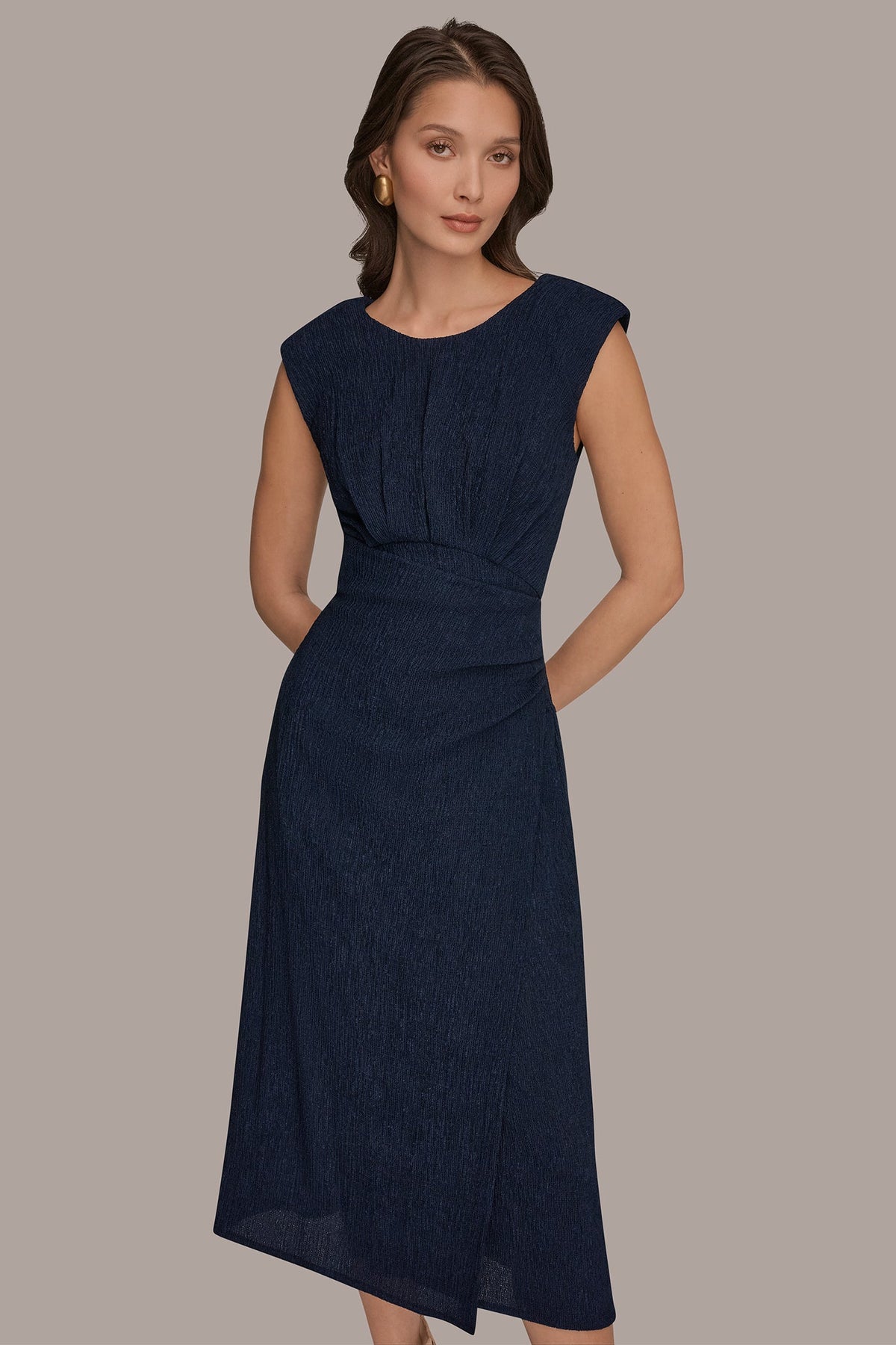 CRINKLED SLEEVELESS RUCHED MIDI DRESS