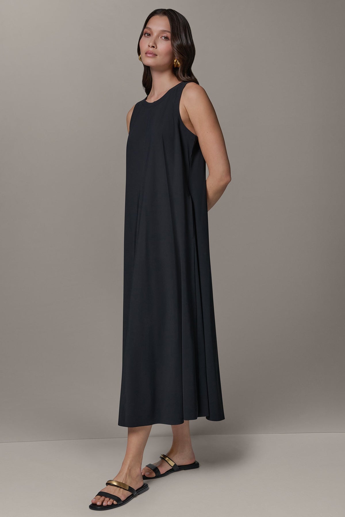 SLEEVELESS MIDI TRAPEZE DRESS