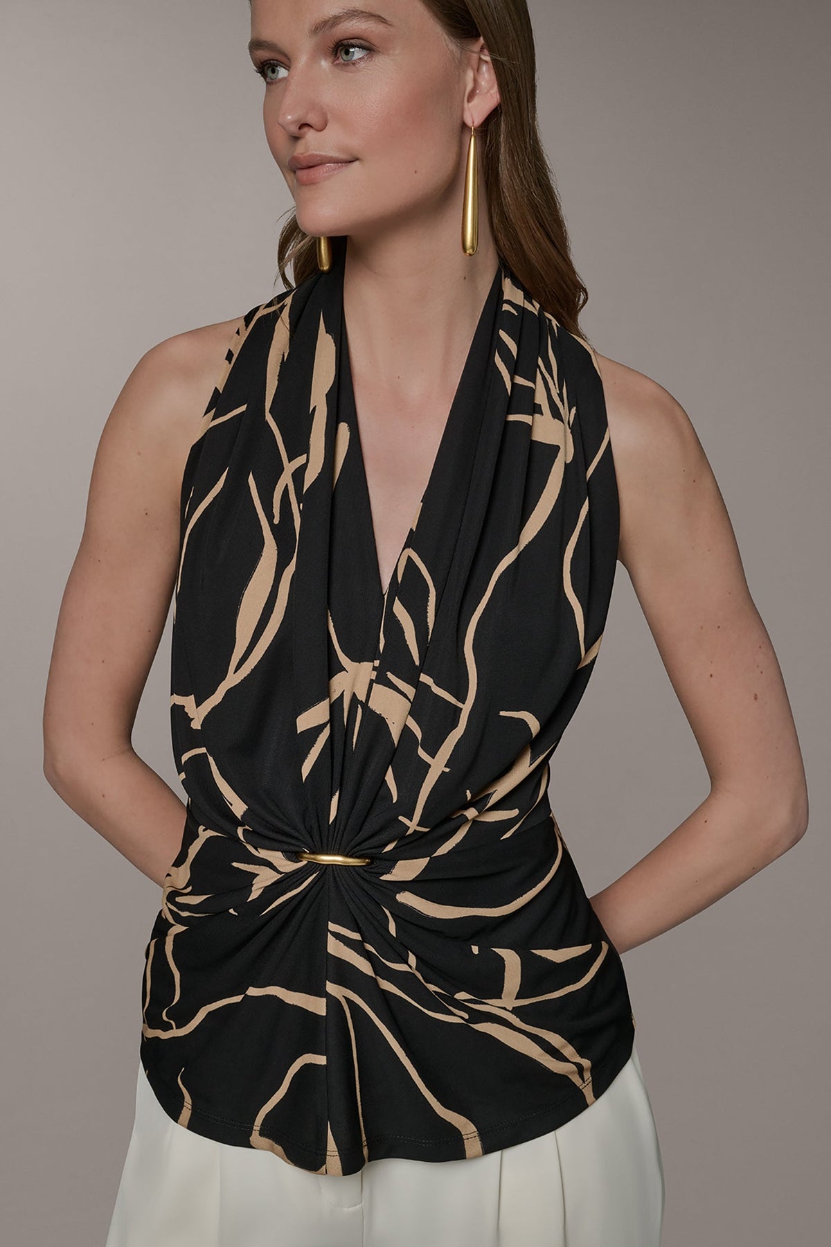 RUCHED V-NECK TOP