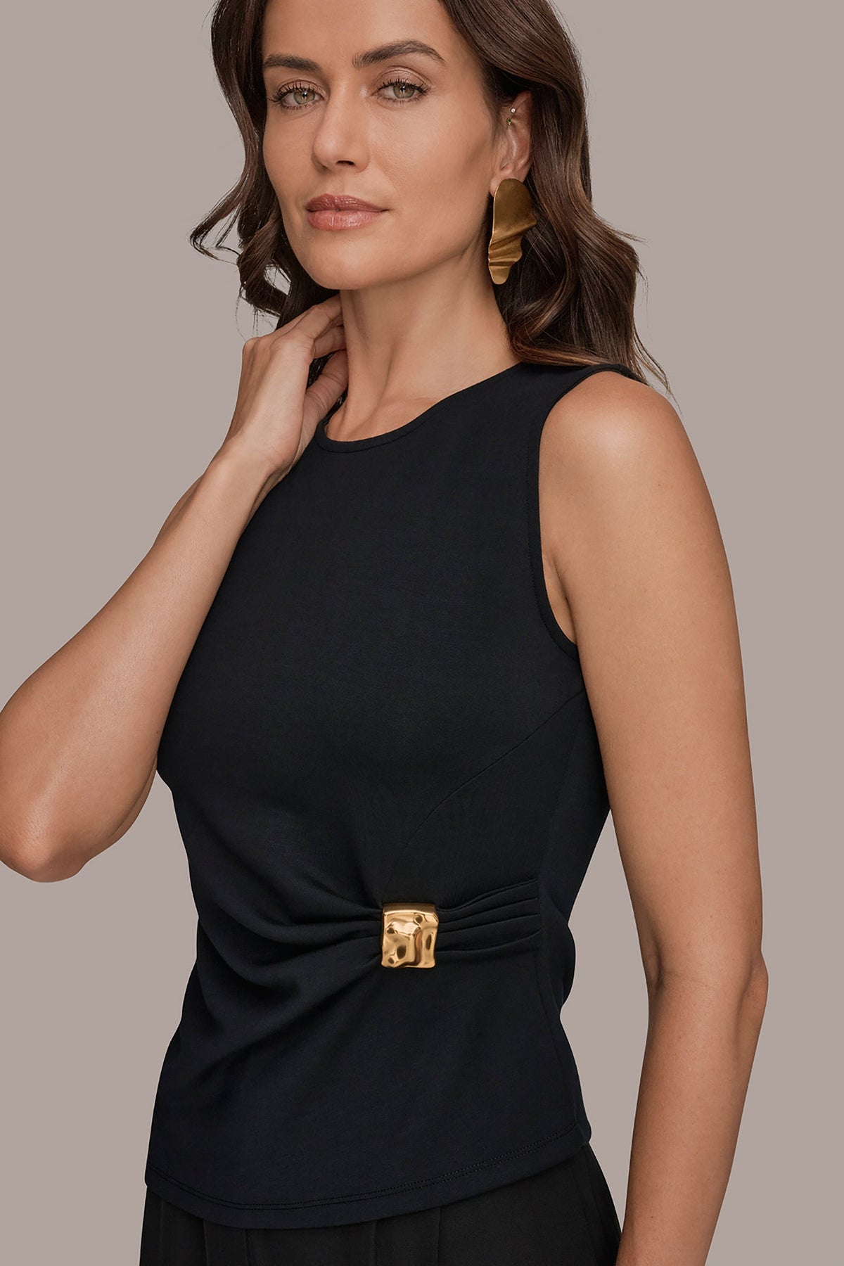 ASYMMETRIC HEM BLOUSE