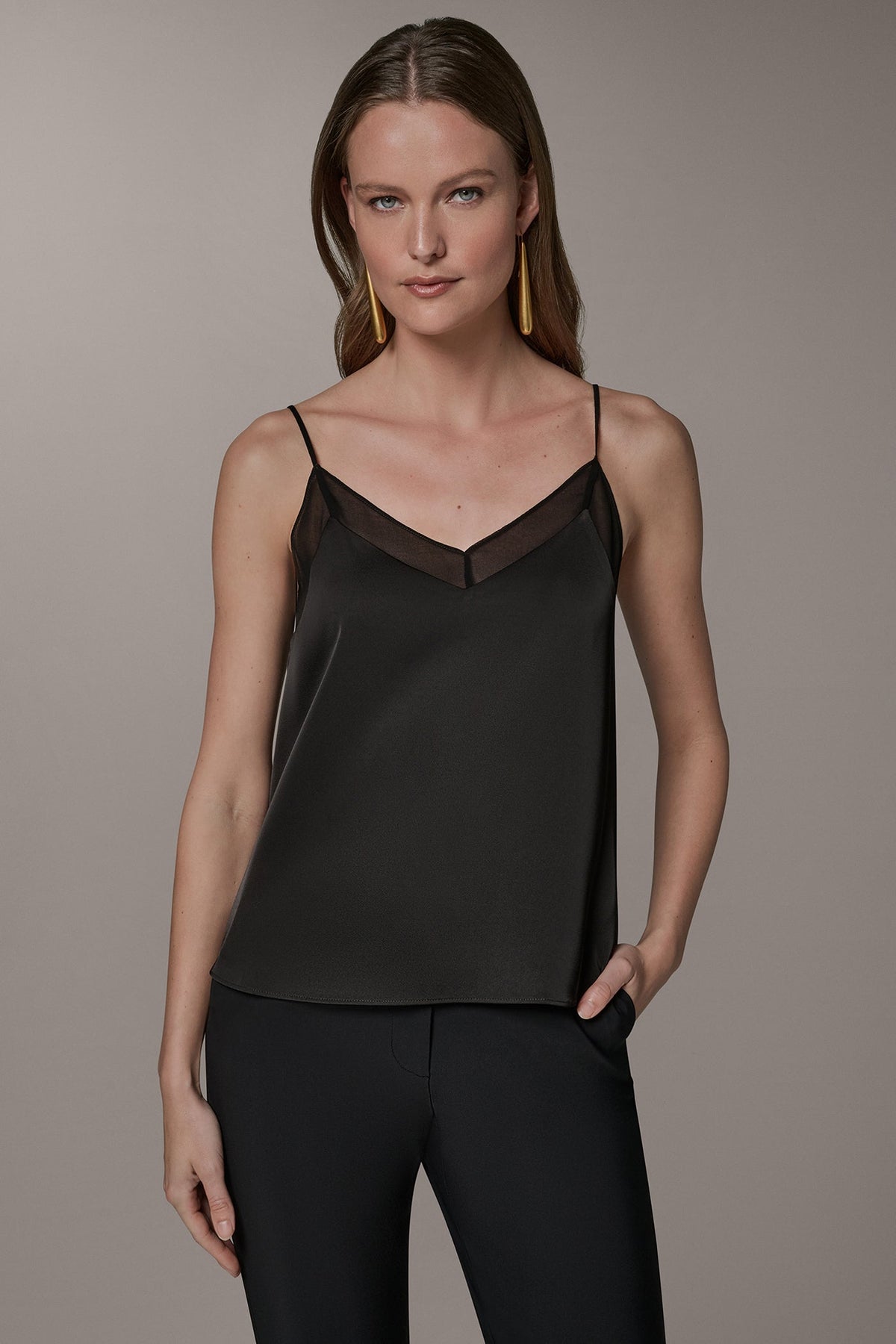 SLEEVELESS V-NECK CAMI