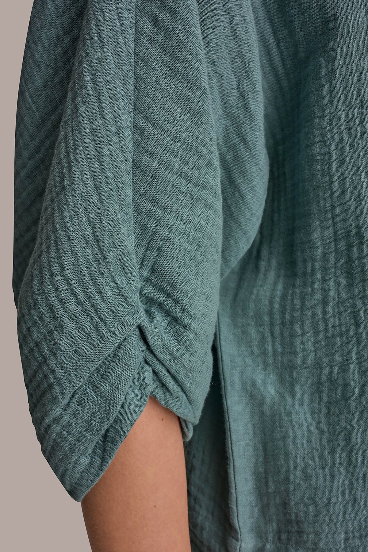 3/4 SLEEVE TWIST CUFF BLOUSE