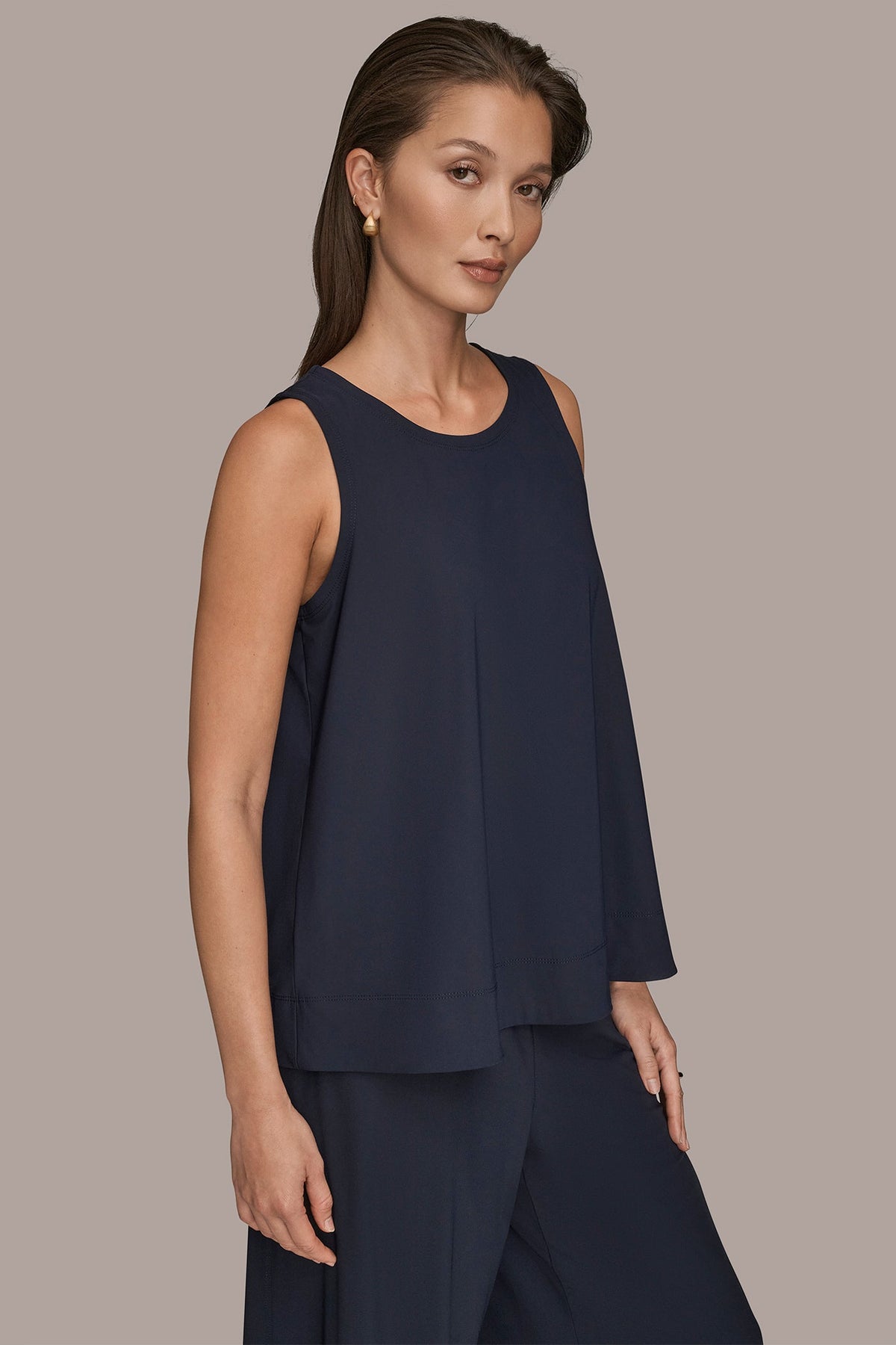 THE MODERN TRAVEL SLEEVELESS SWING TANK