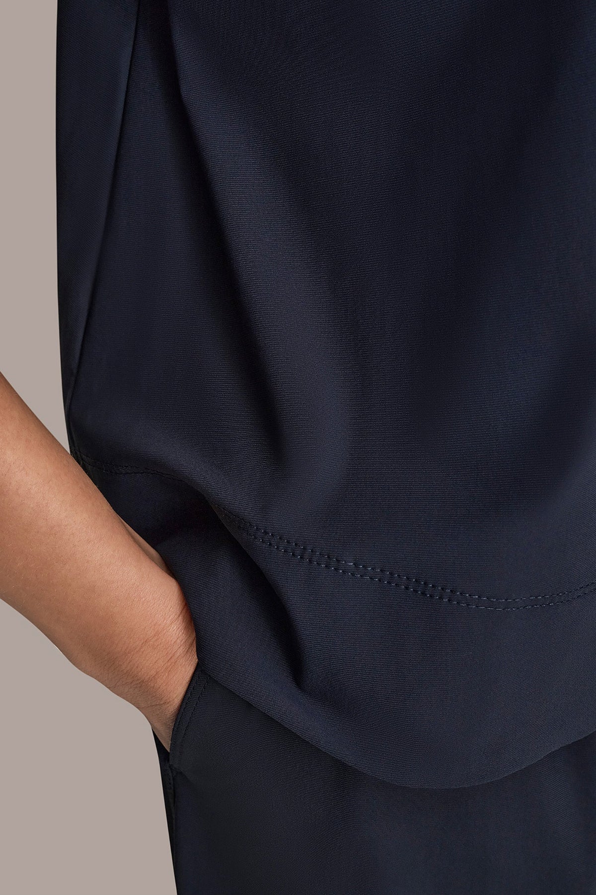THE MODERN TRAVEL SLEEVELESS SWING TANK