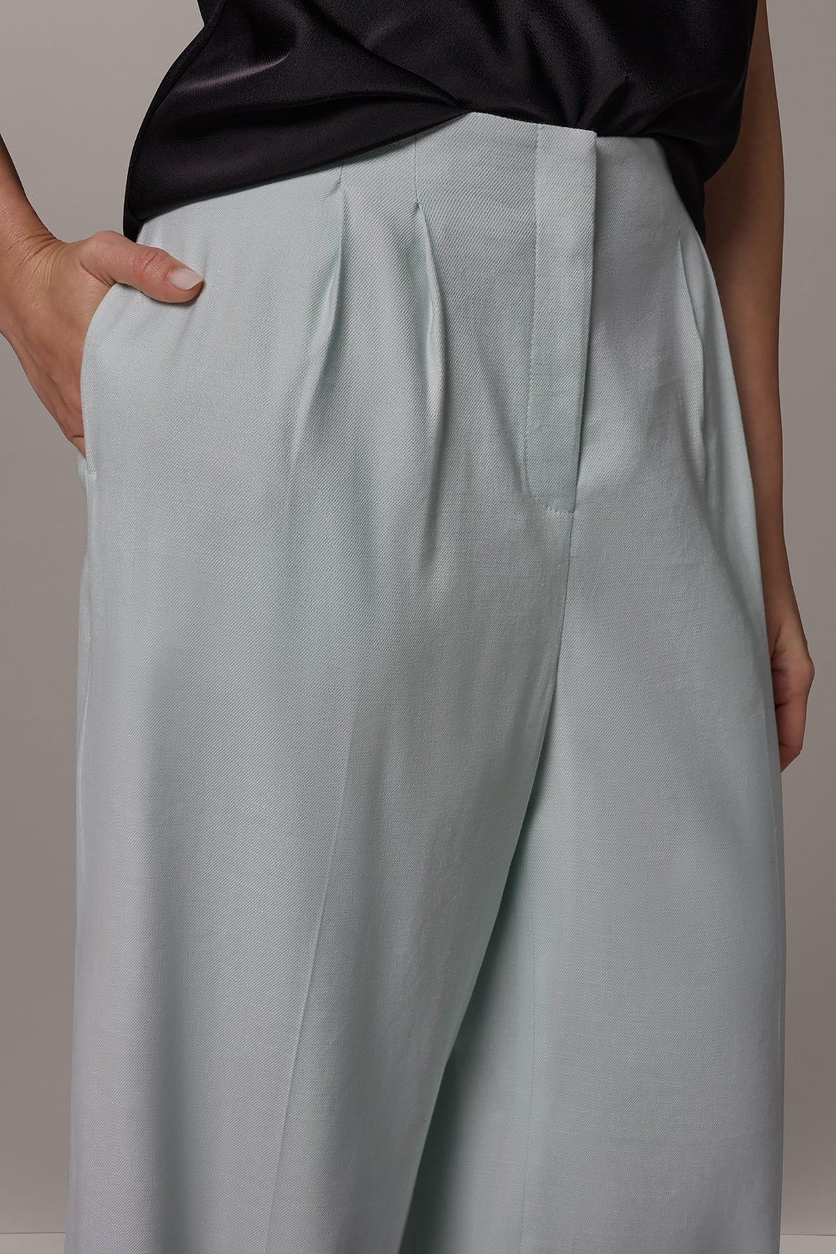 EXTRA HIGH-RISE PLEATED WIDE-LEG PANT