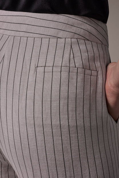 MID-RISE PINSTRIPE PLEATED WIDE-LEG PANT