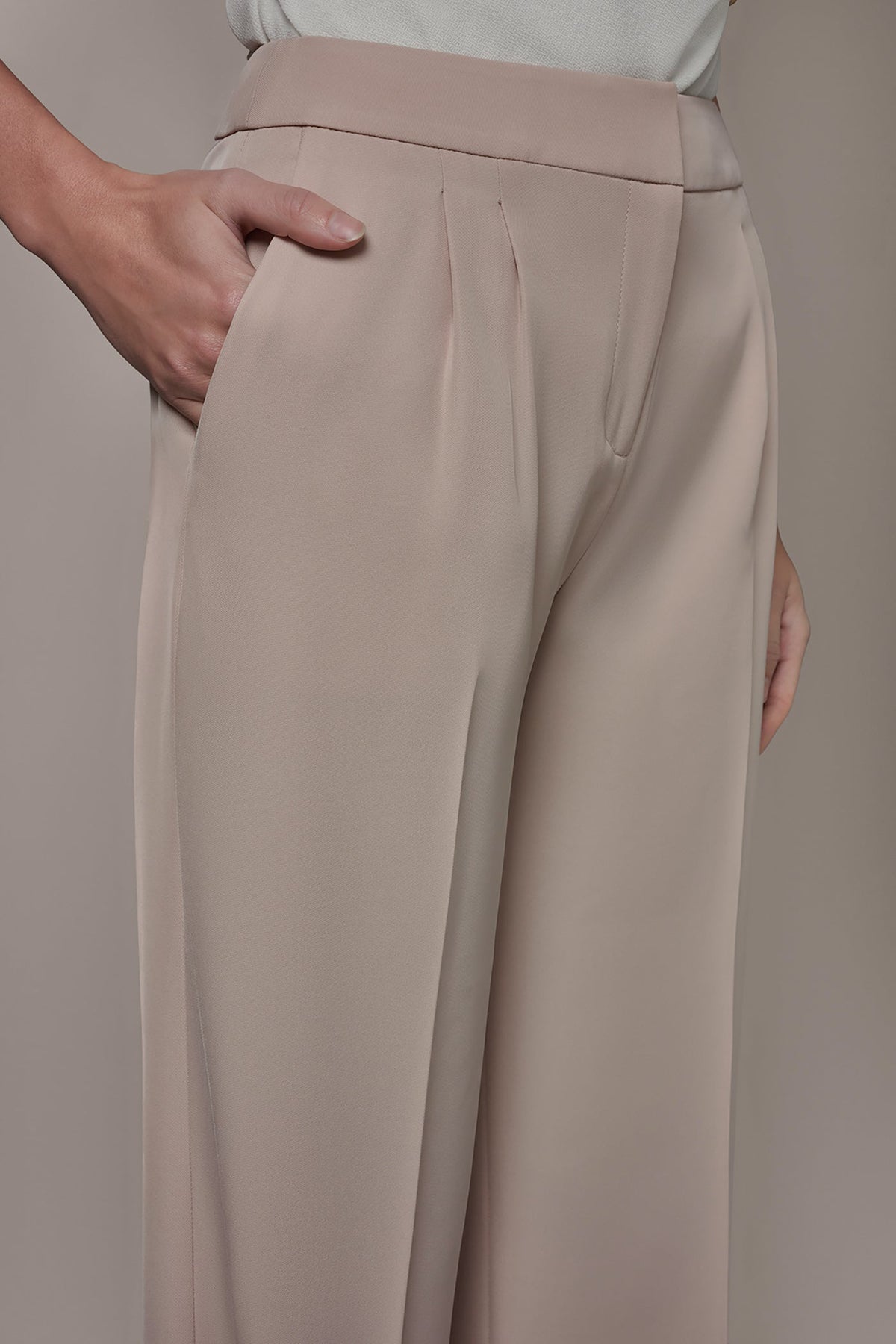 MID-RISE PLEATED WIDE-LEG SUIT PANT