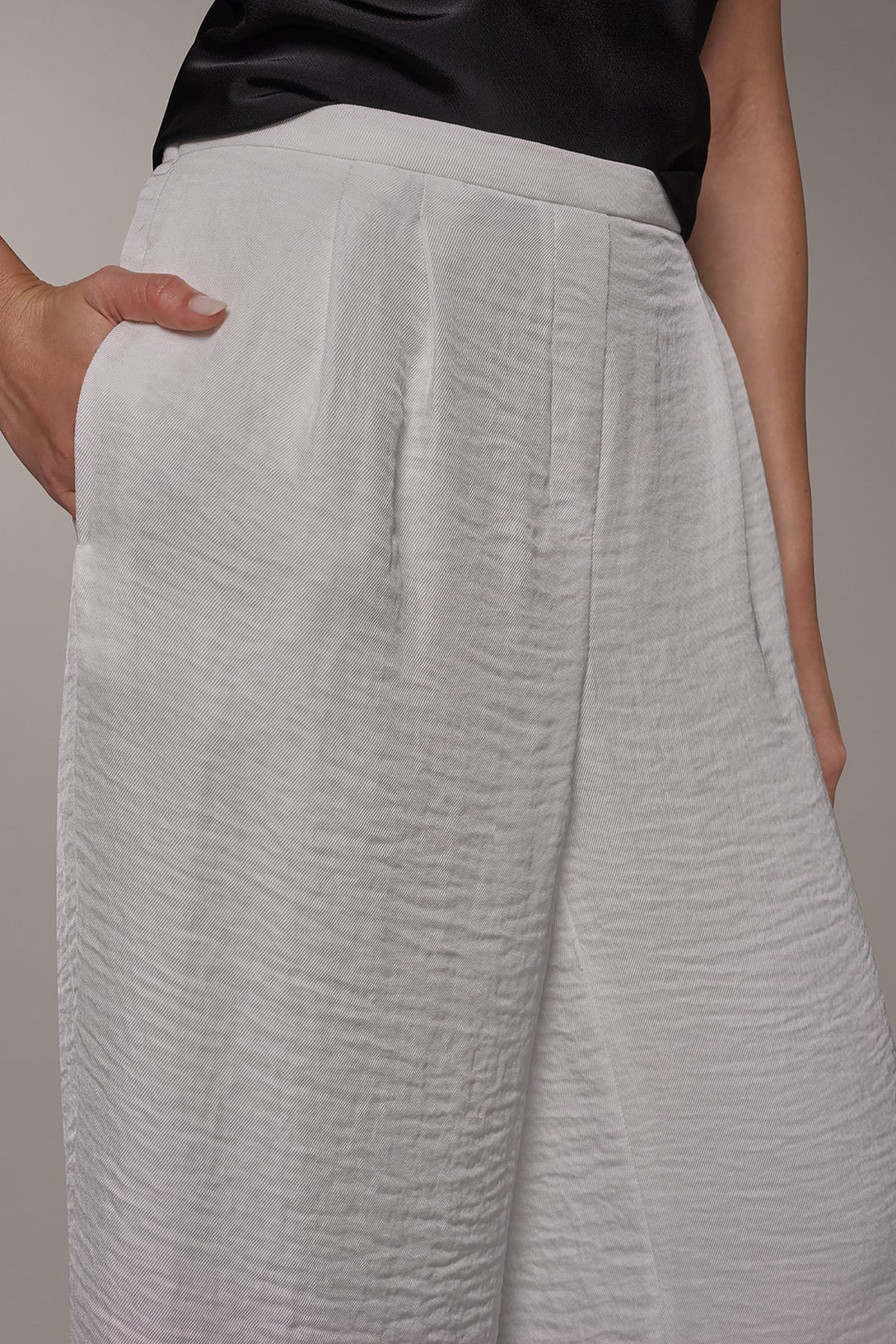 EXTRA HIGH-RISE PLEATED RELAXED PULL-ON PANT