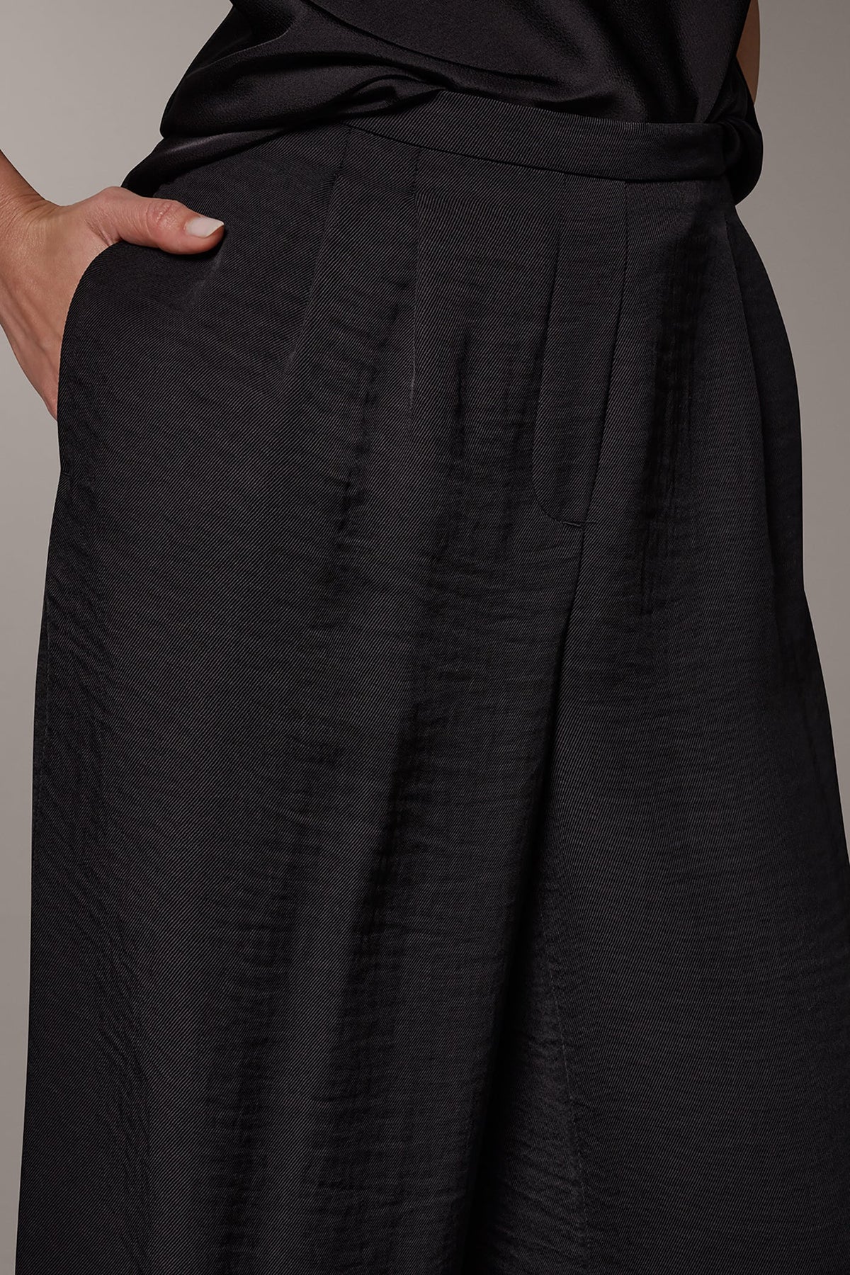 EXTRA HIGH-RISE PLEATED RELAXED PULL-ON PANT