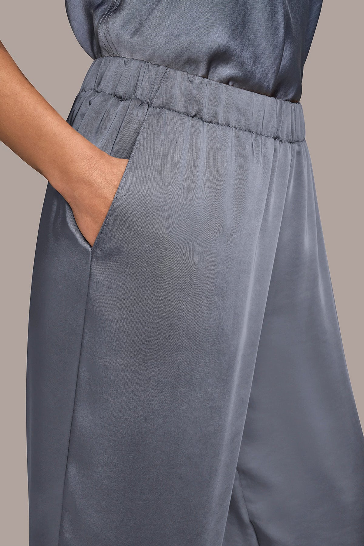 SATIN MID-RISE RELAXED PANT