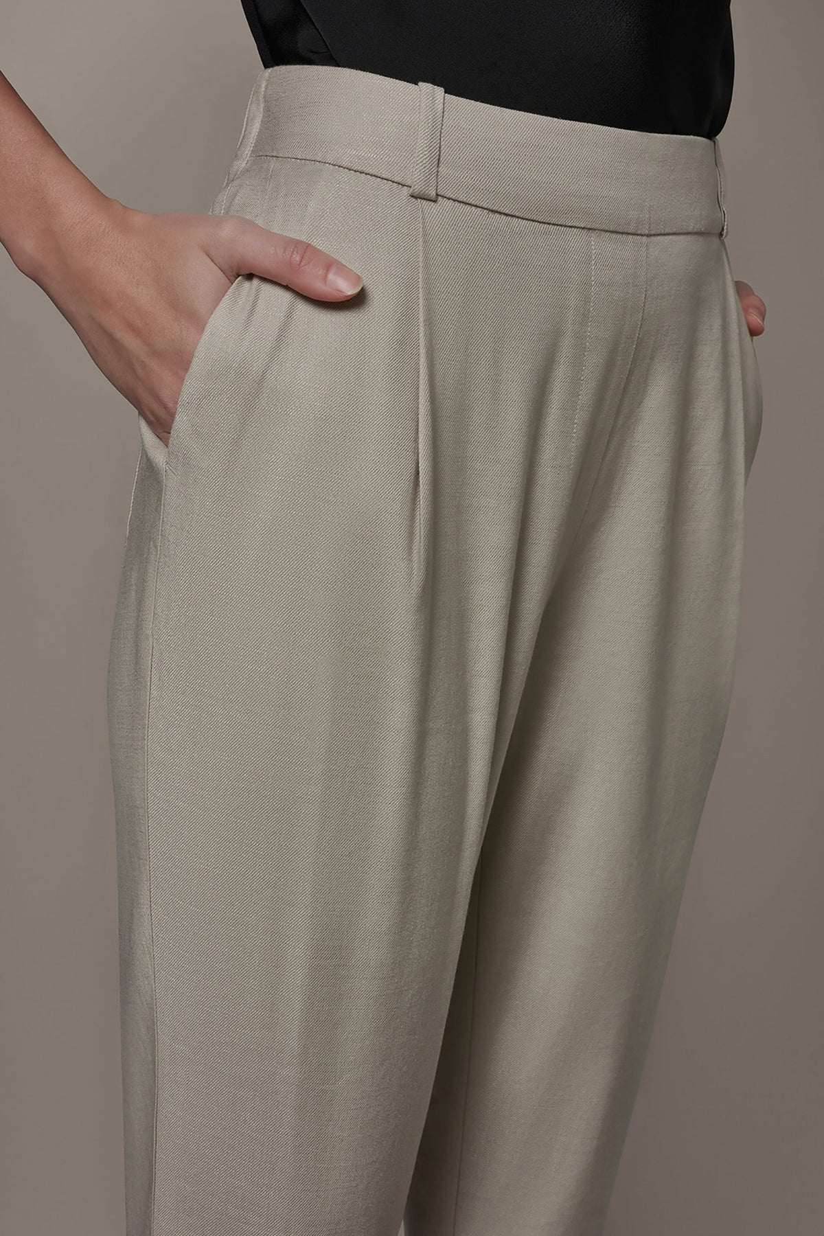 LINEN-BLEND PLEATED STRAIGHT ANKLE PANT