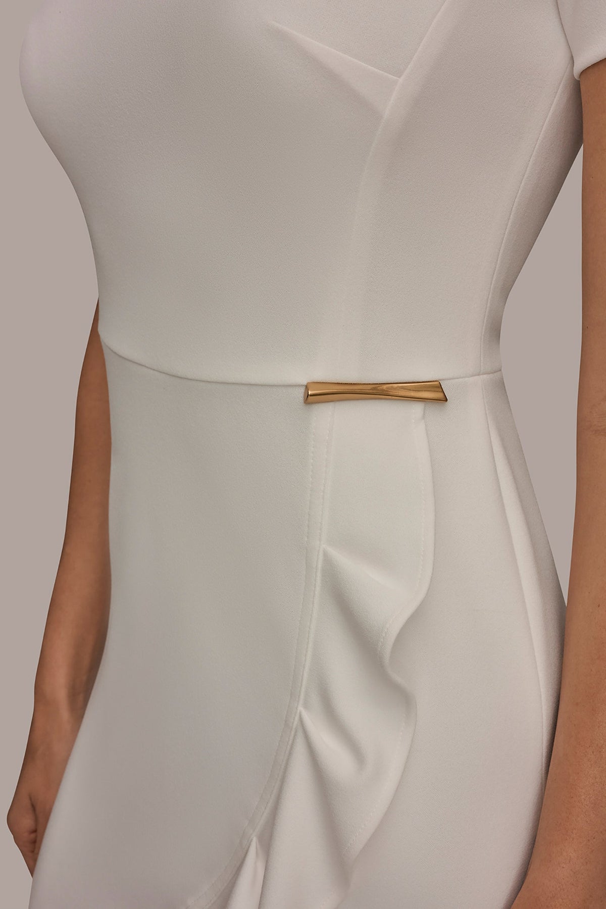 SHORT SLEEVE RUFFLE SHEATH DRESS