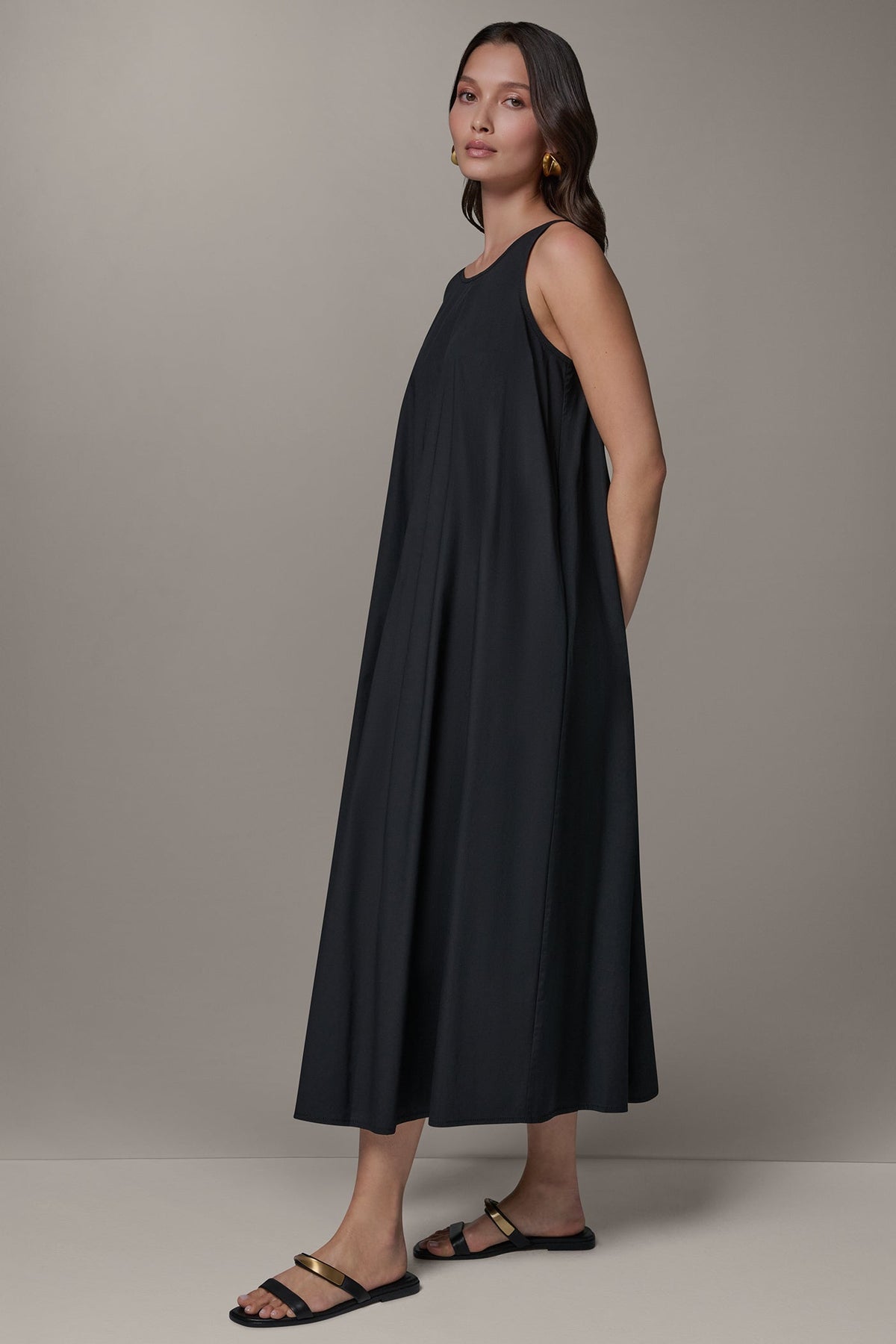 SLEEVELESS MAXI TRAPEZE DRESS
