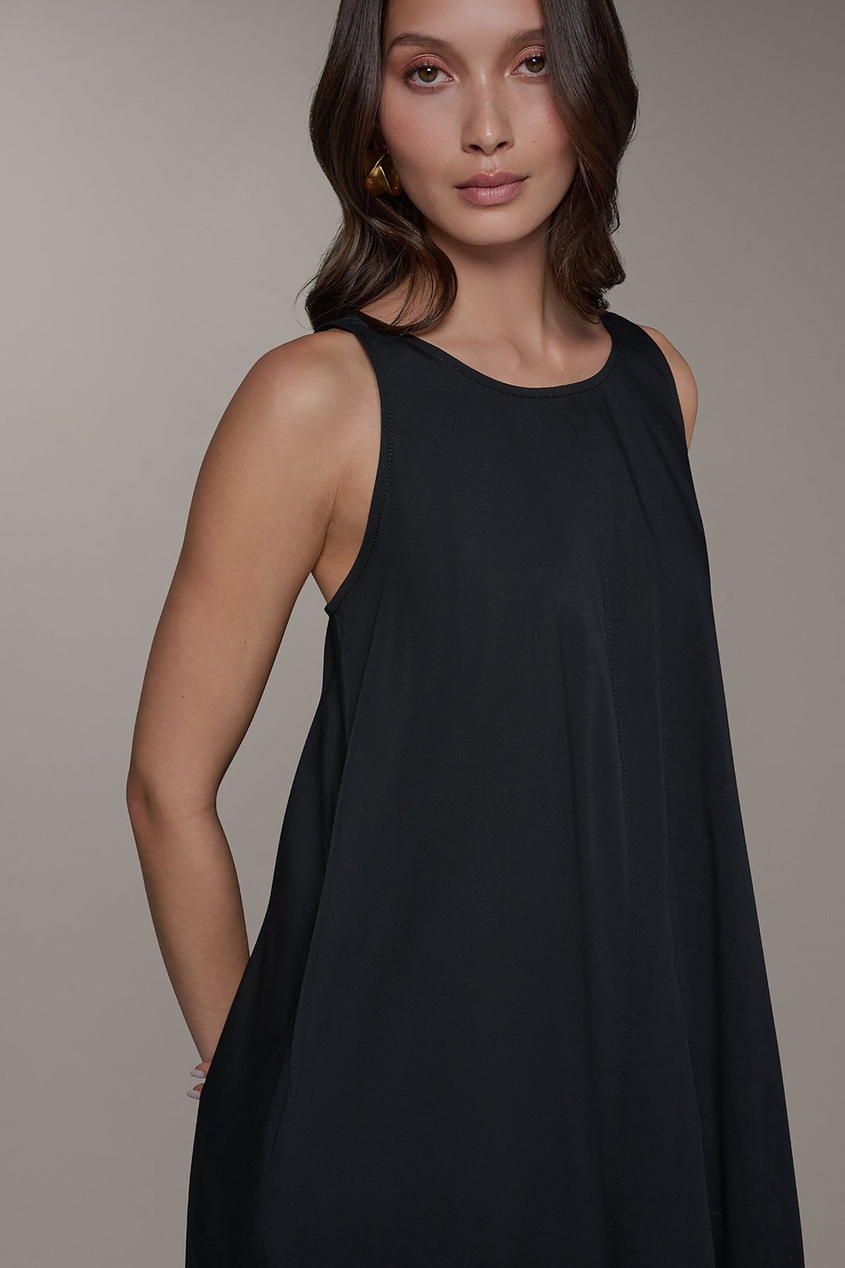 SLEEVELESS MAXI TRAPEZE DRESS