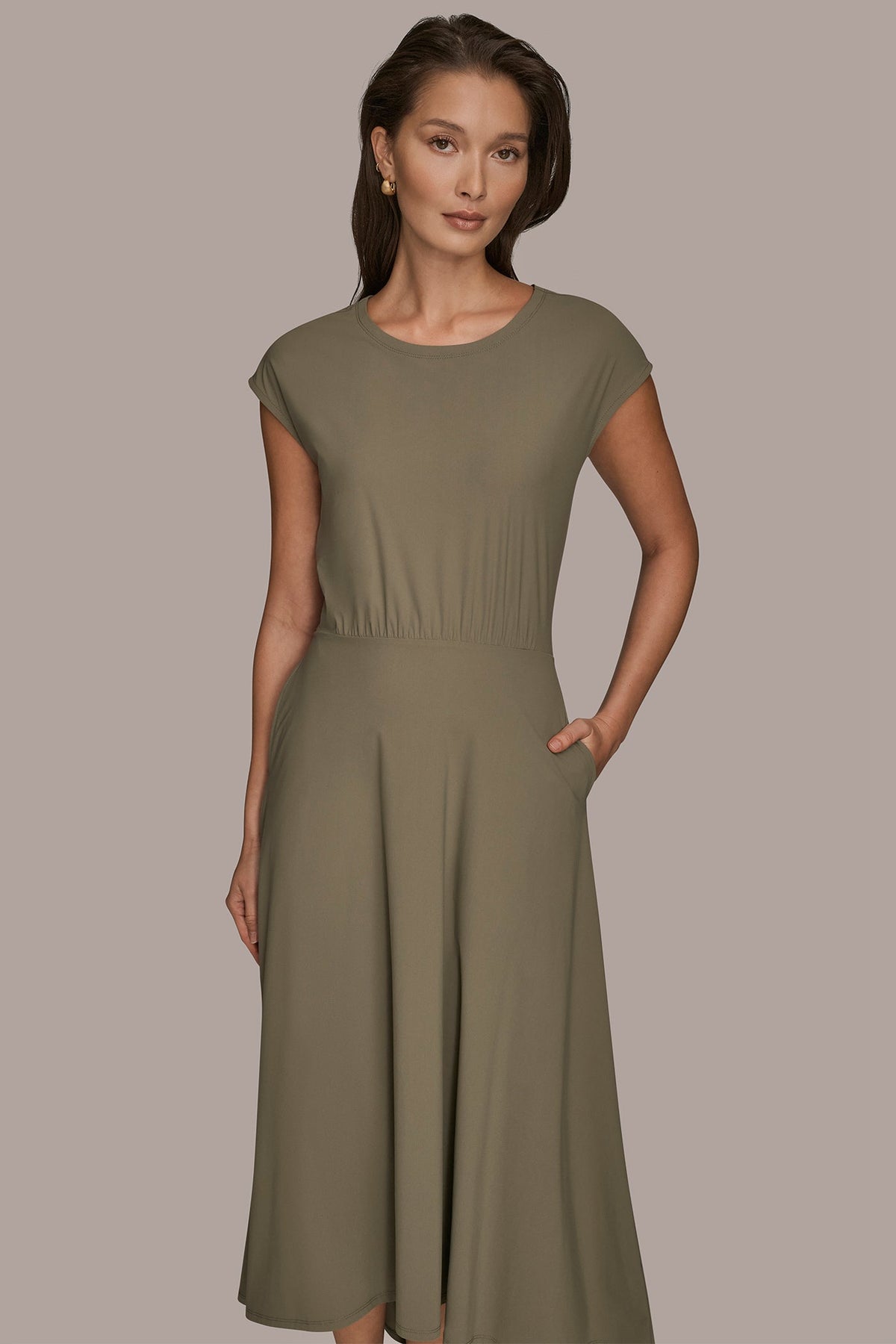 THE MODERN TRAVEL MIDI FIT AND FLARE DRESS
