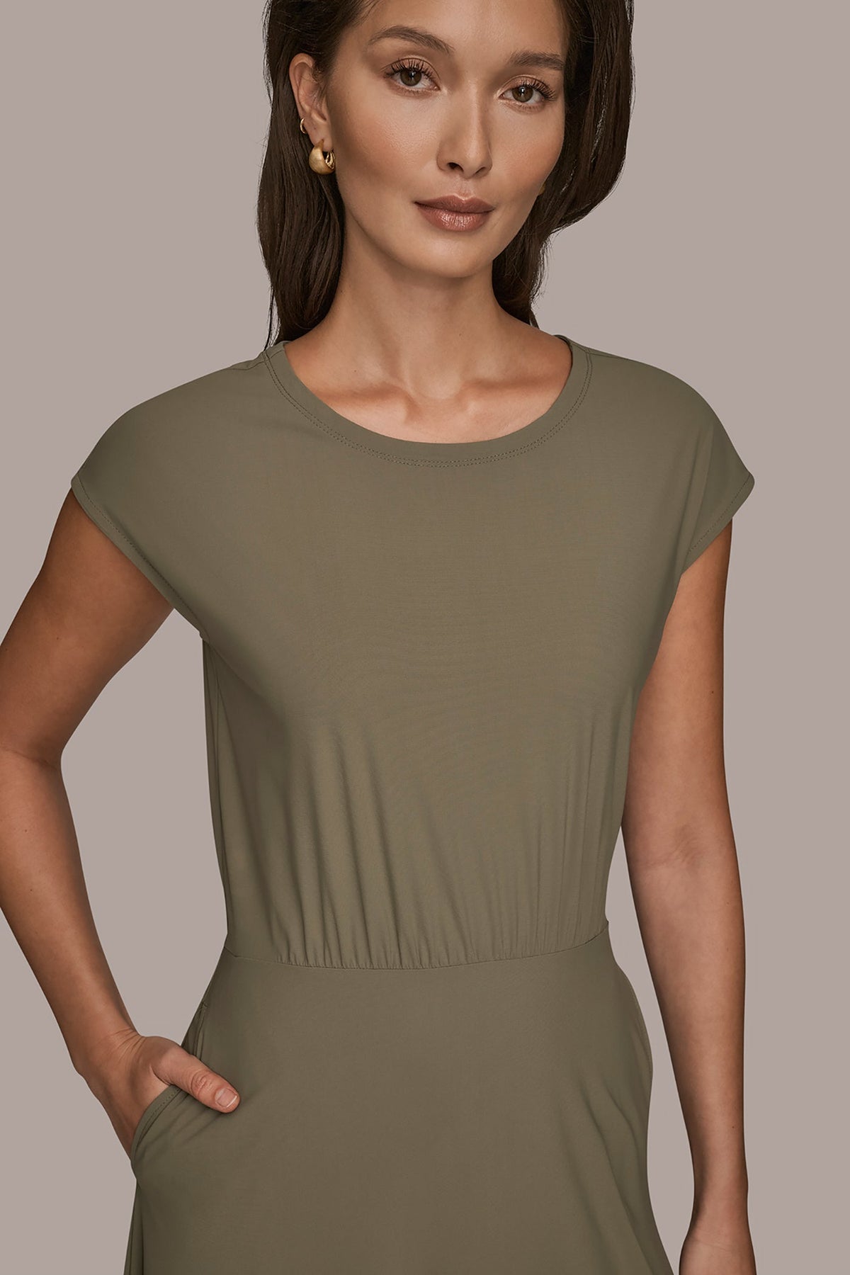 THE MODERN TRAVEL MIDI FIT AND FLARE DRESS