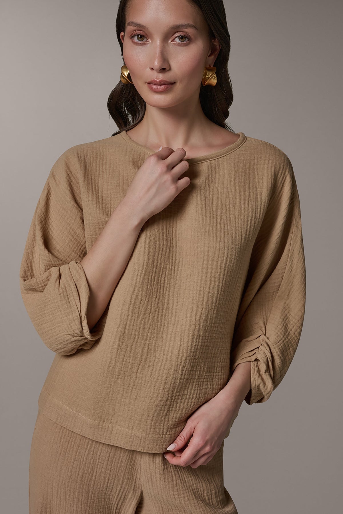 3/4 SLEEVE TWIST CUFF BLOUSE