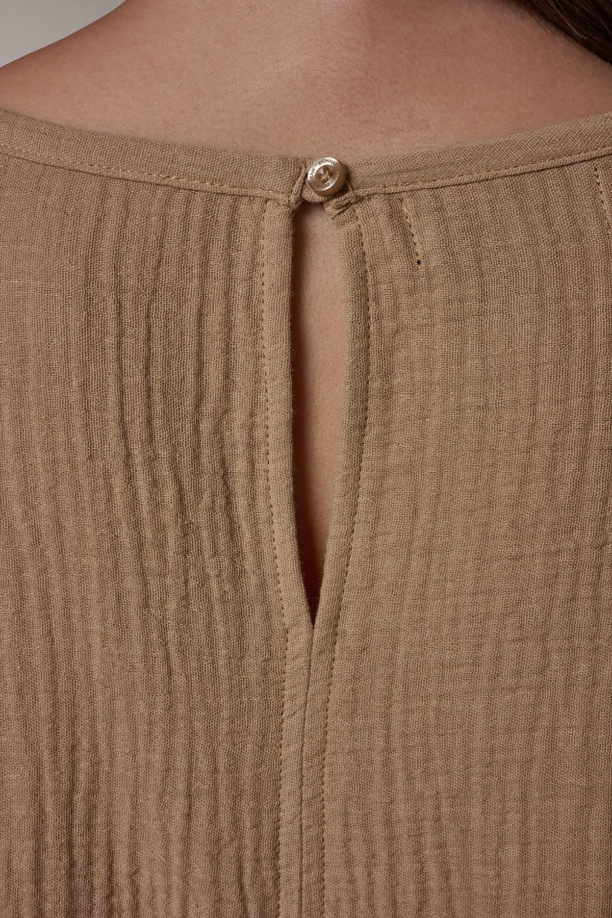 3/4 SLEEVE TWIST CUFF BLOUSE