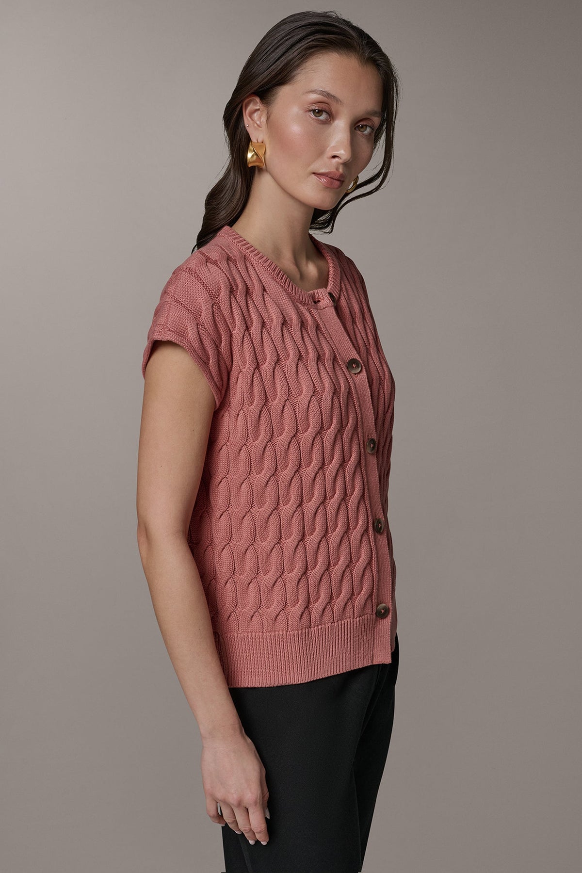 SLEEVELESS CABLE KNIT VEST