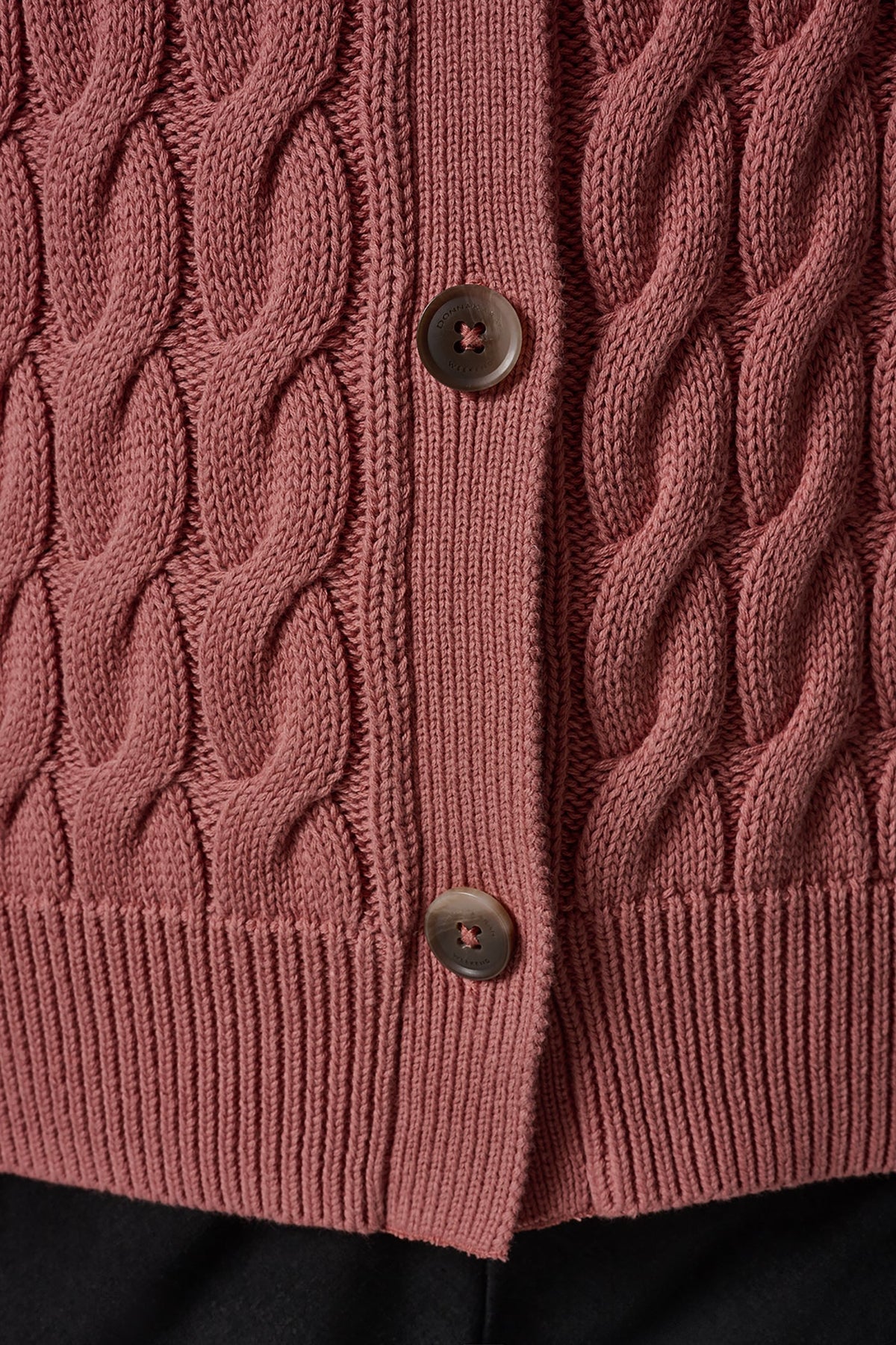SLEEVELESS CABLE KNIT VEST