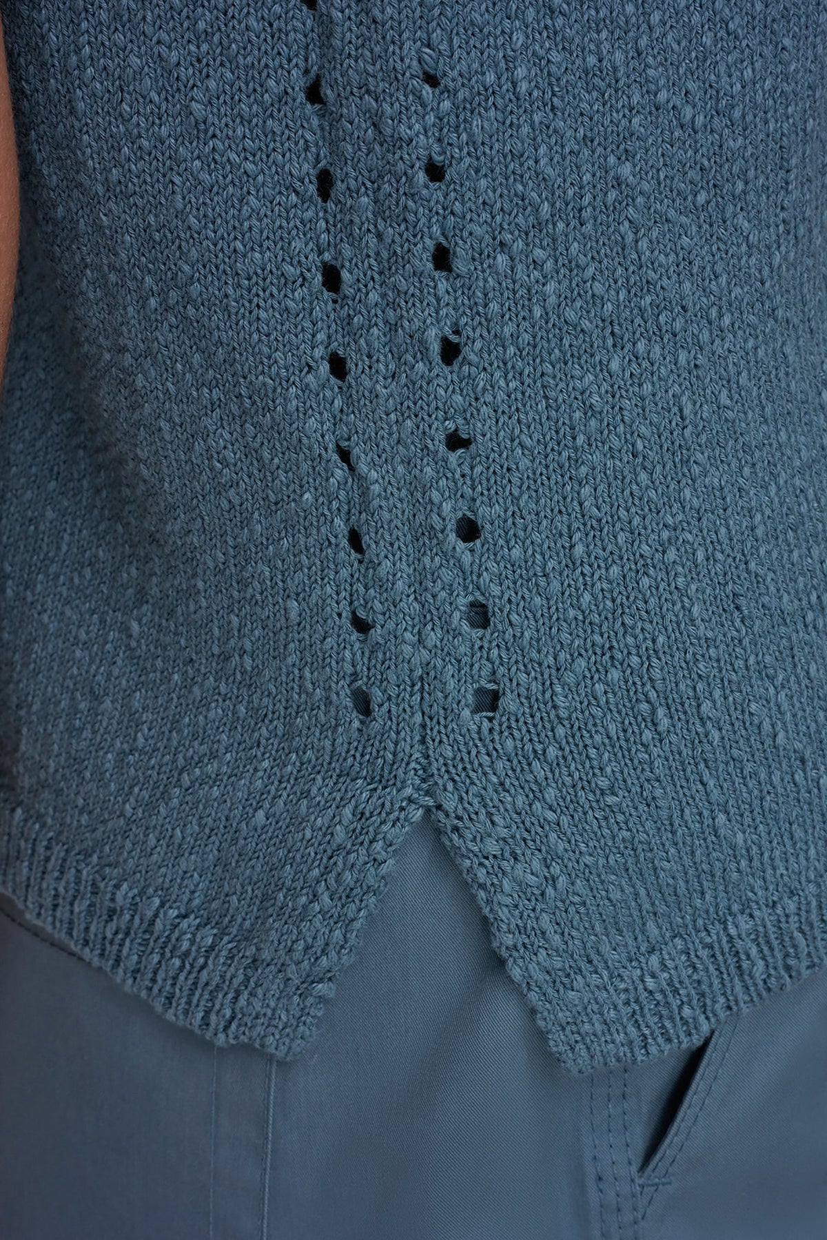 SLEEVELESS POINTELLE STITCH TANK