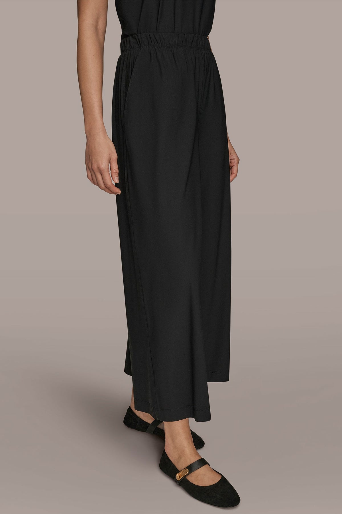THE MODERN TRAVEL MID-RISE RELAXED ANKLE PANT