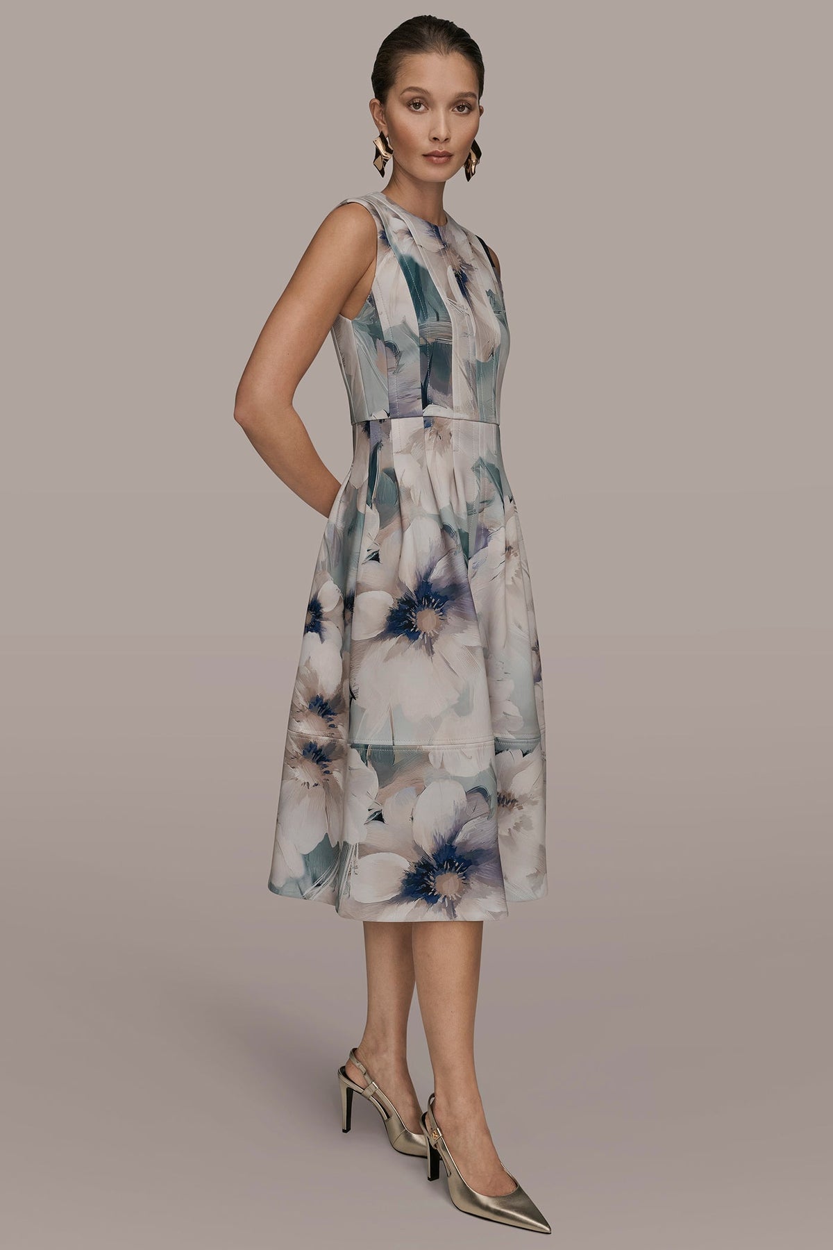 FLORAL SLEEVELESS MIDI DRESS