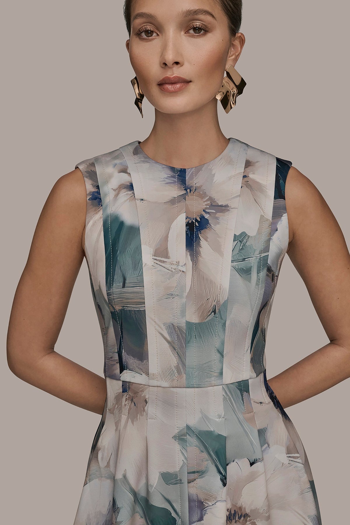 FLORAL SLEEVELESS MIDI DRESS