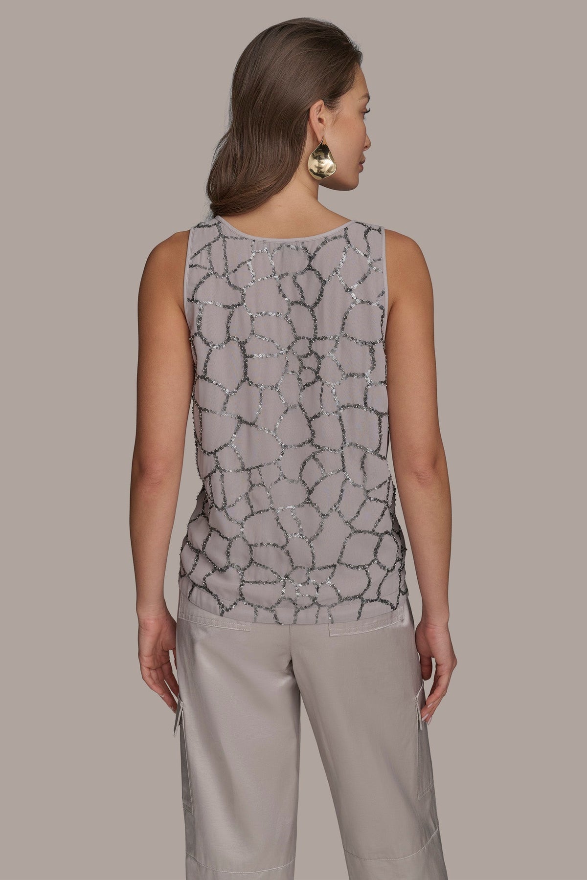 SHELL WITH SEQUIN DETAIL