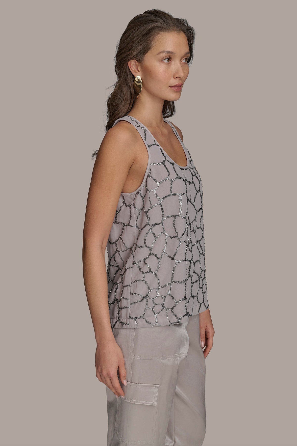 SHELL WITH SEQUIN DETAIL