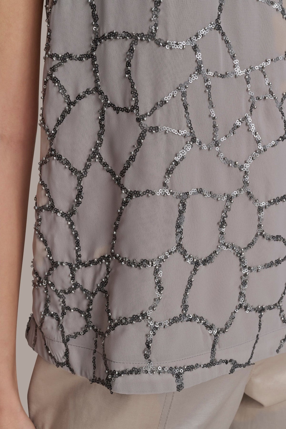 SHELL WITH SEQUIN DETAIL