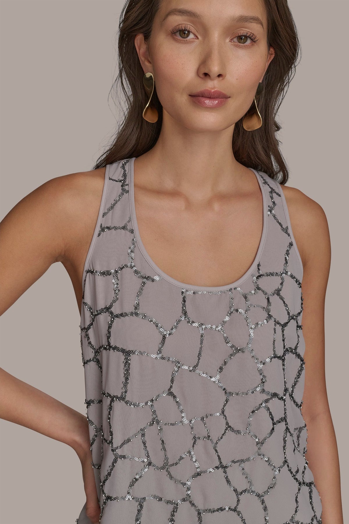 SHELL WITH SEQUIN DETAIL