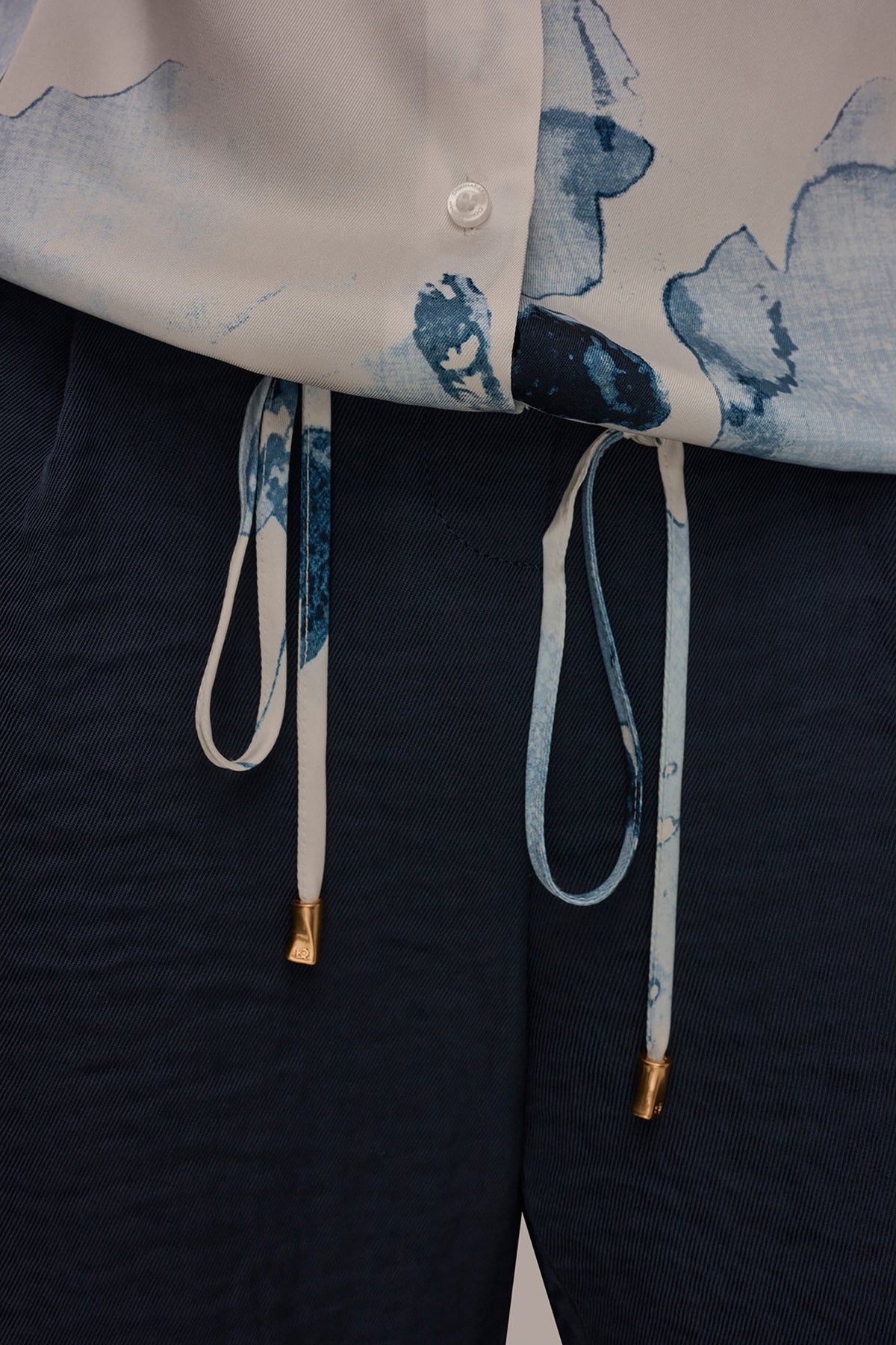 DRAWSTRING HEM BLOUSE