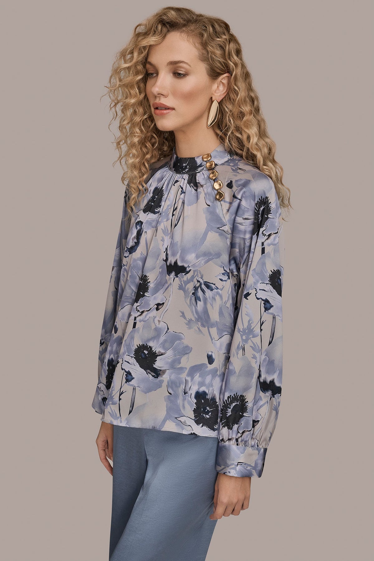 BUTTON-NECK BLOUSE