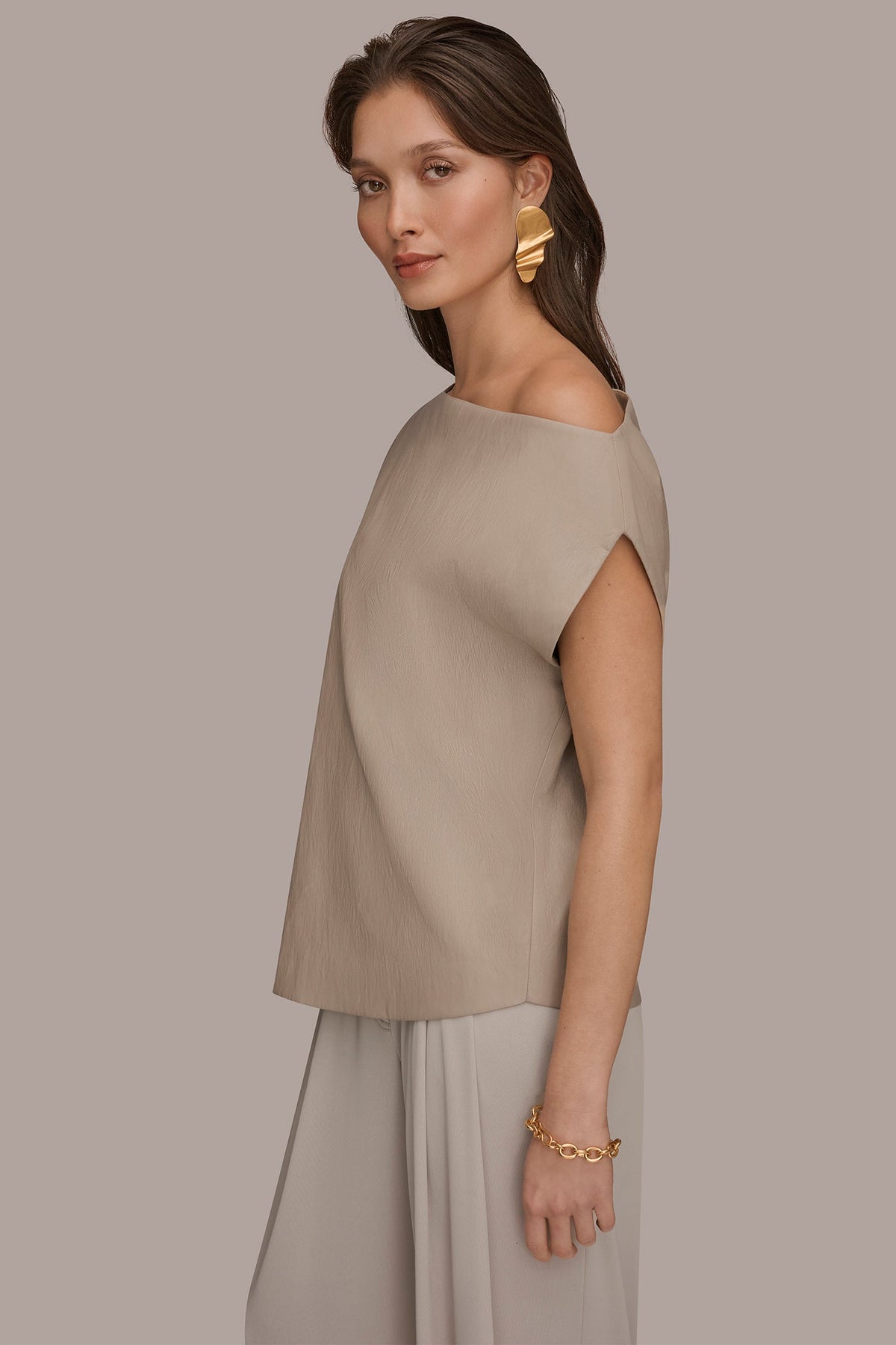ASYMMETRIC ANGLE HEM TOP