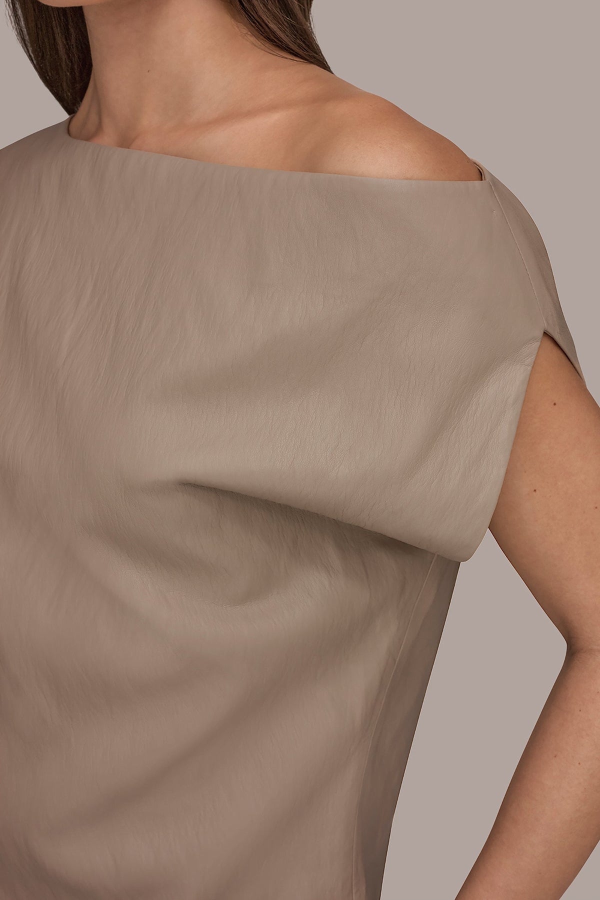 ASYMMETRIC ANGLE HEM TOP