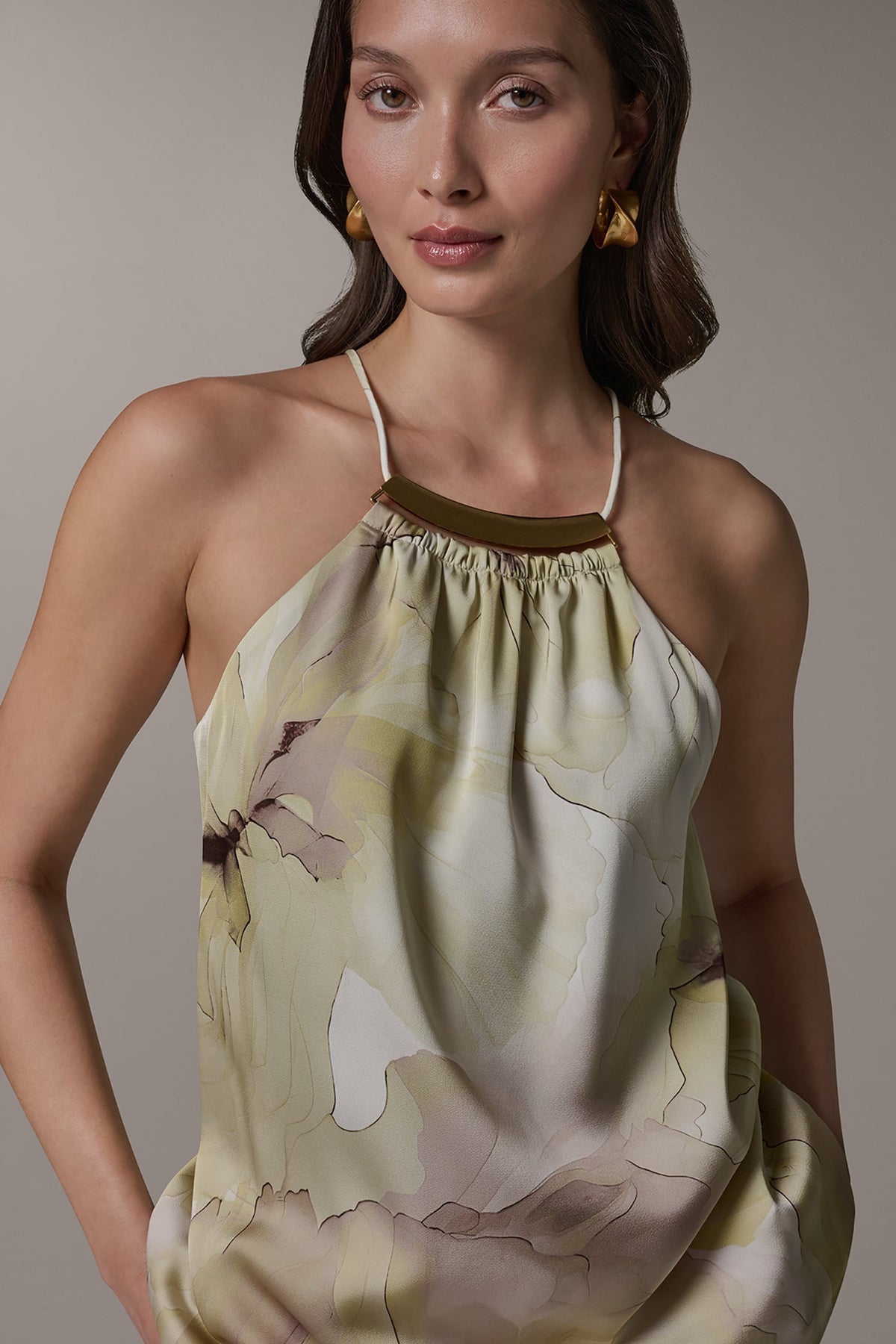 SLEEVELESS FLORAL HALTER TOP