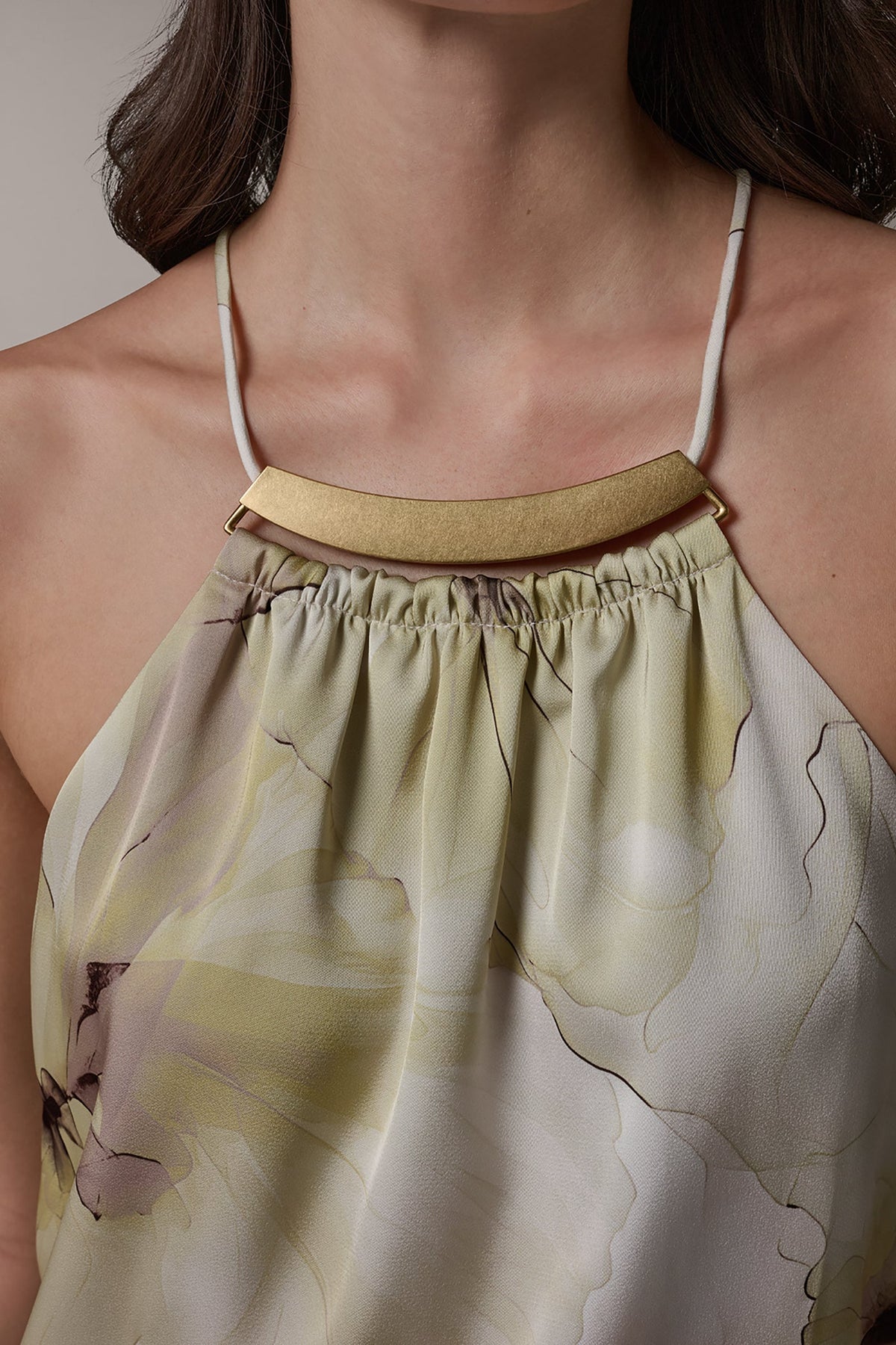 SLEEVELESS FLORAL HALTER TOP