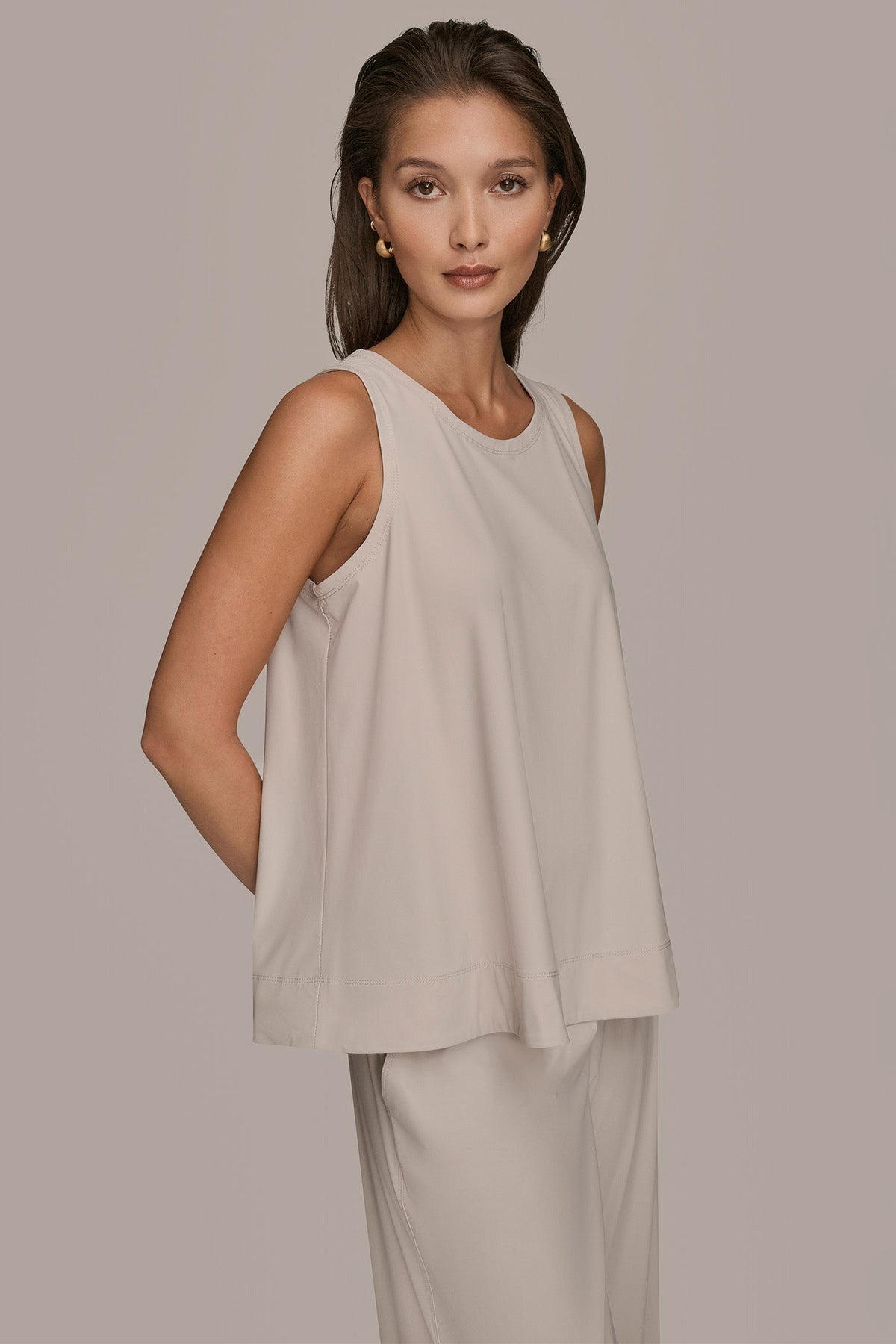 THE MODERN TRAVEL SLEEVELESS SWING TANK