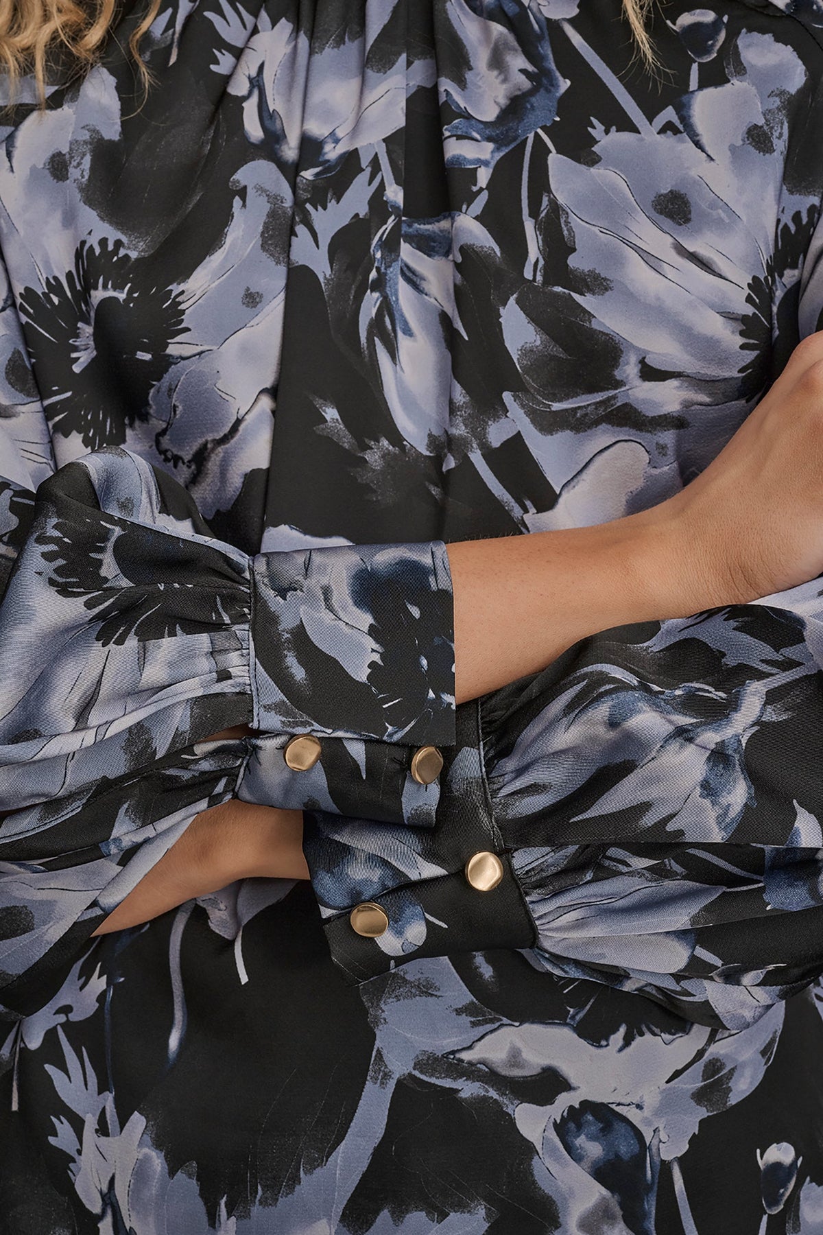 BUTTON-NECK BLOUSE