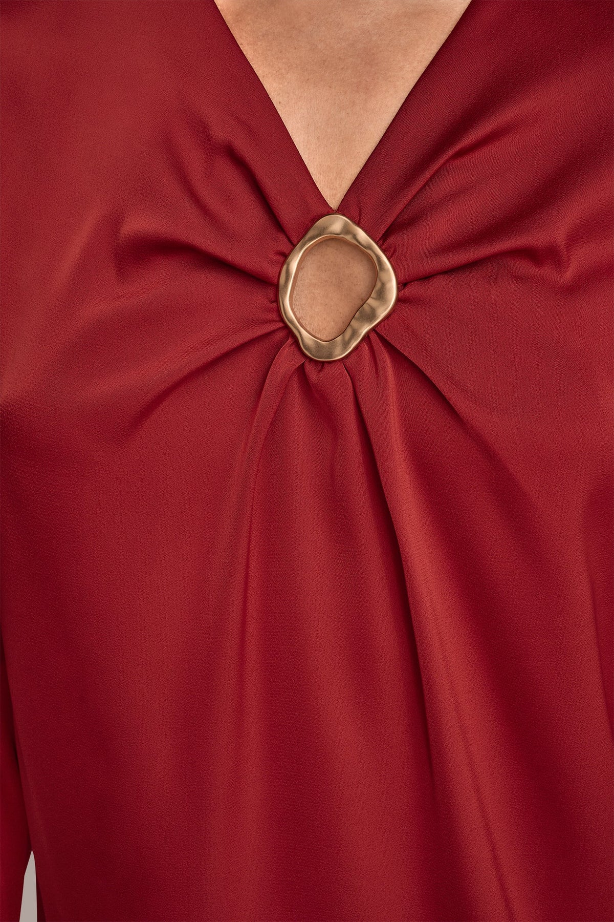 LONG SLEEVE RING V-NECK BLOUSE