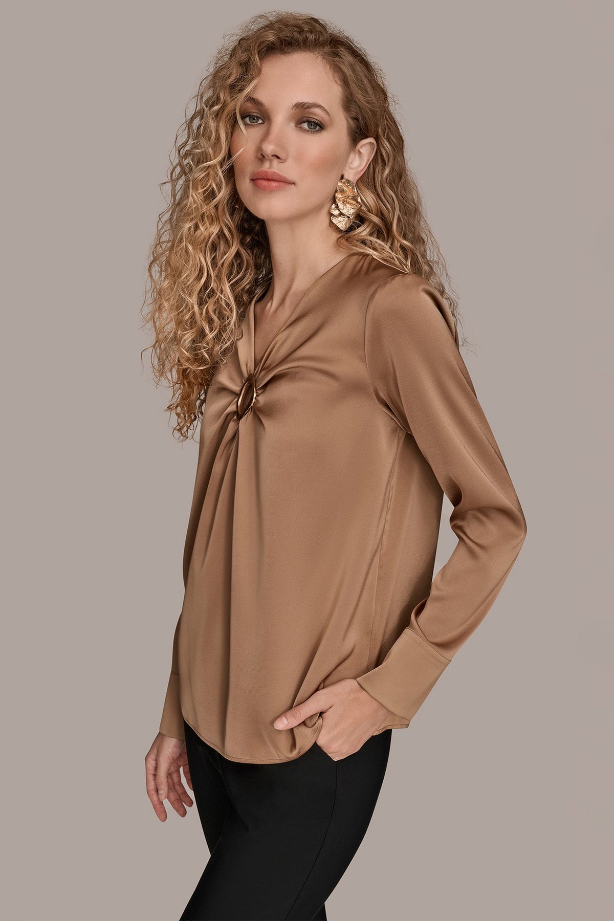 LONG SLEEVE RING V-NECK BLOUSE