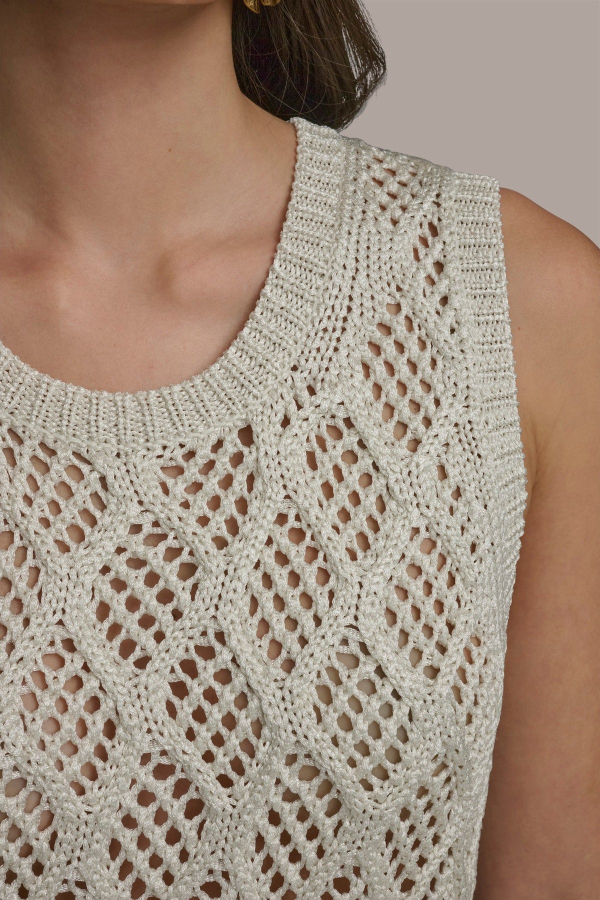 DIAMOND PATTERN CREW NECK TOP