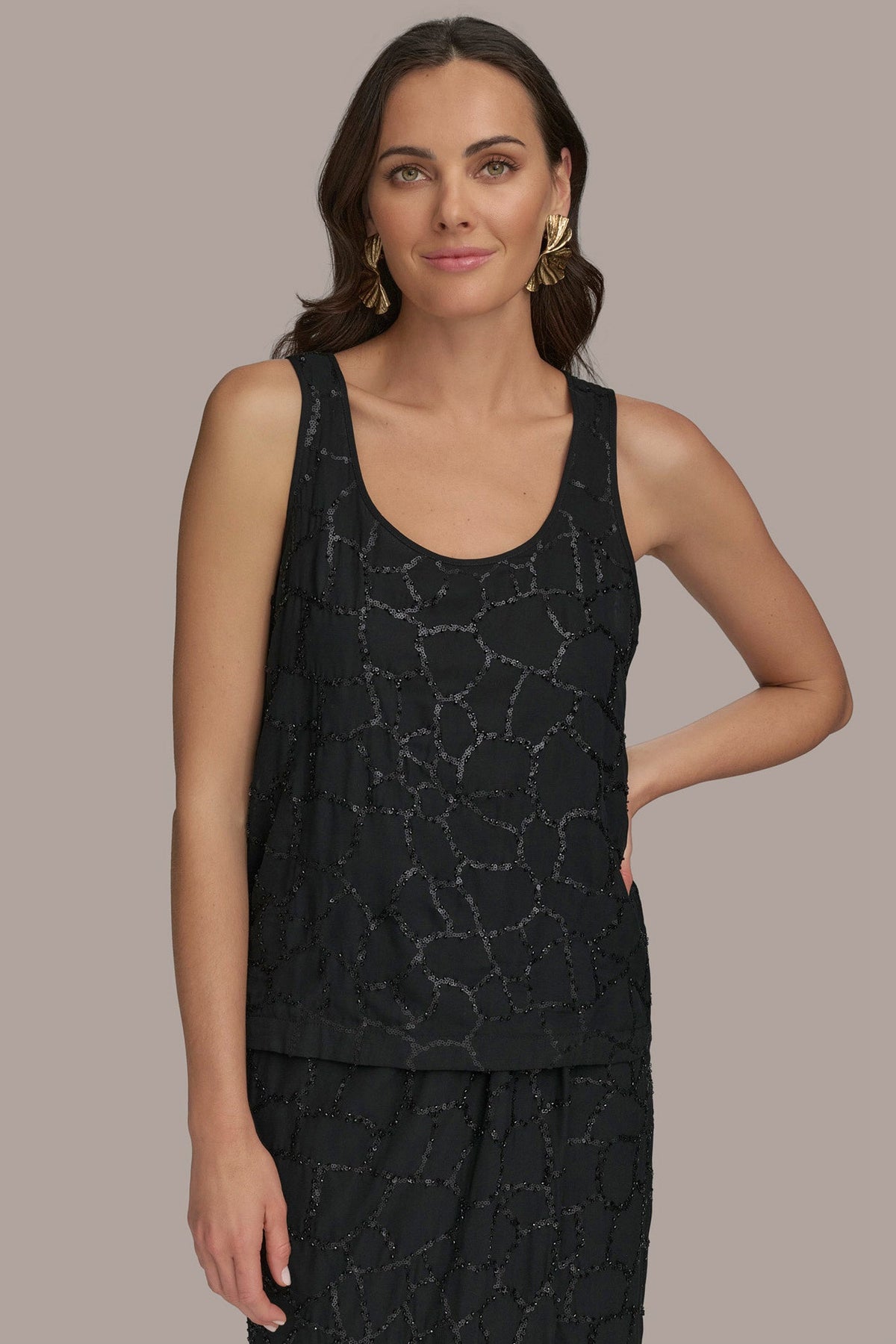 SHELL WITH SEQUIN DETAIL